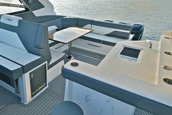 2024-cruisers-yachts-42-gls-io-power-9042303-20240904065941340-1_XLARGE.jpg
