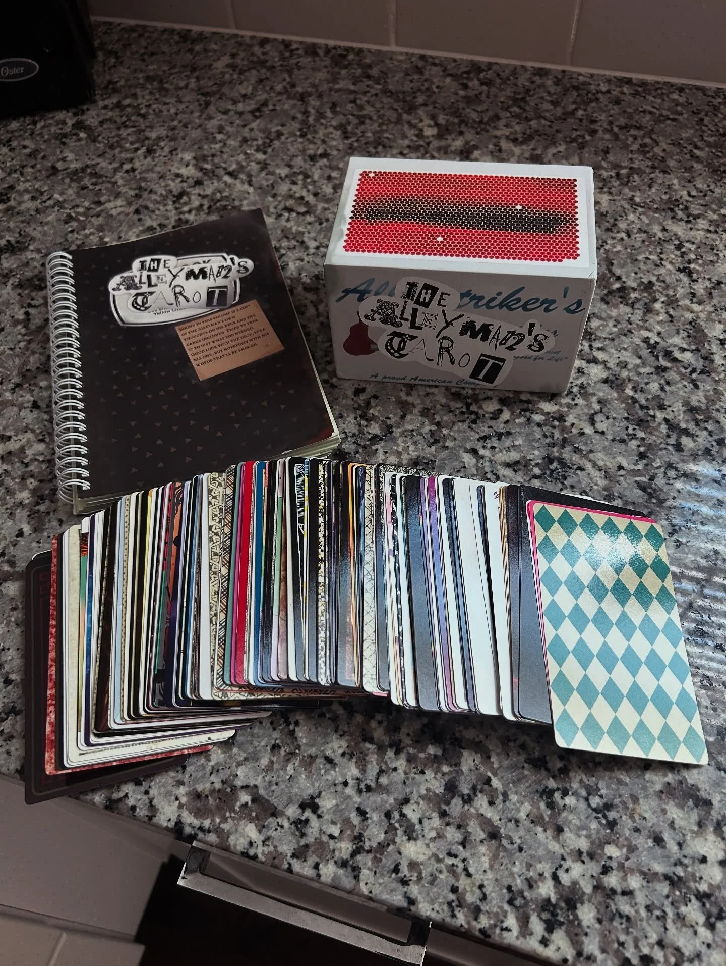 Finally, I get to have my hands on these gorgeously chaotic deck courtesy of @witch_of_tallinn , as she said that these cards needed a new chaotic home! She arranged shipping from Estonia to get to me! This is a 137-card tarot deck with expansion pac