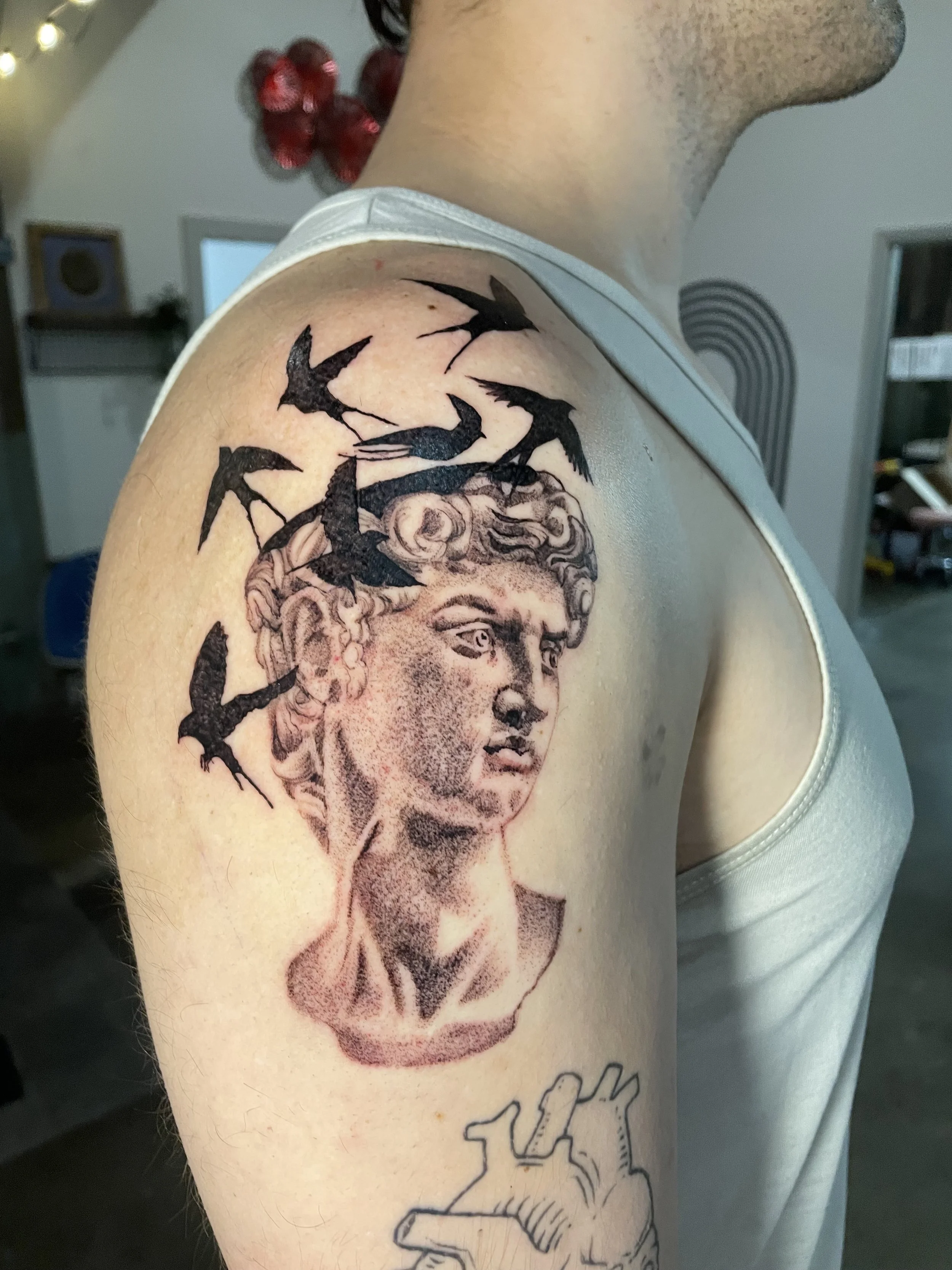 Statue/bust/Michelangelo's David tattoo