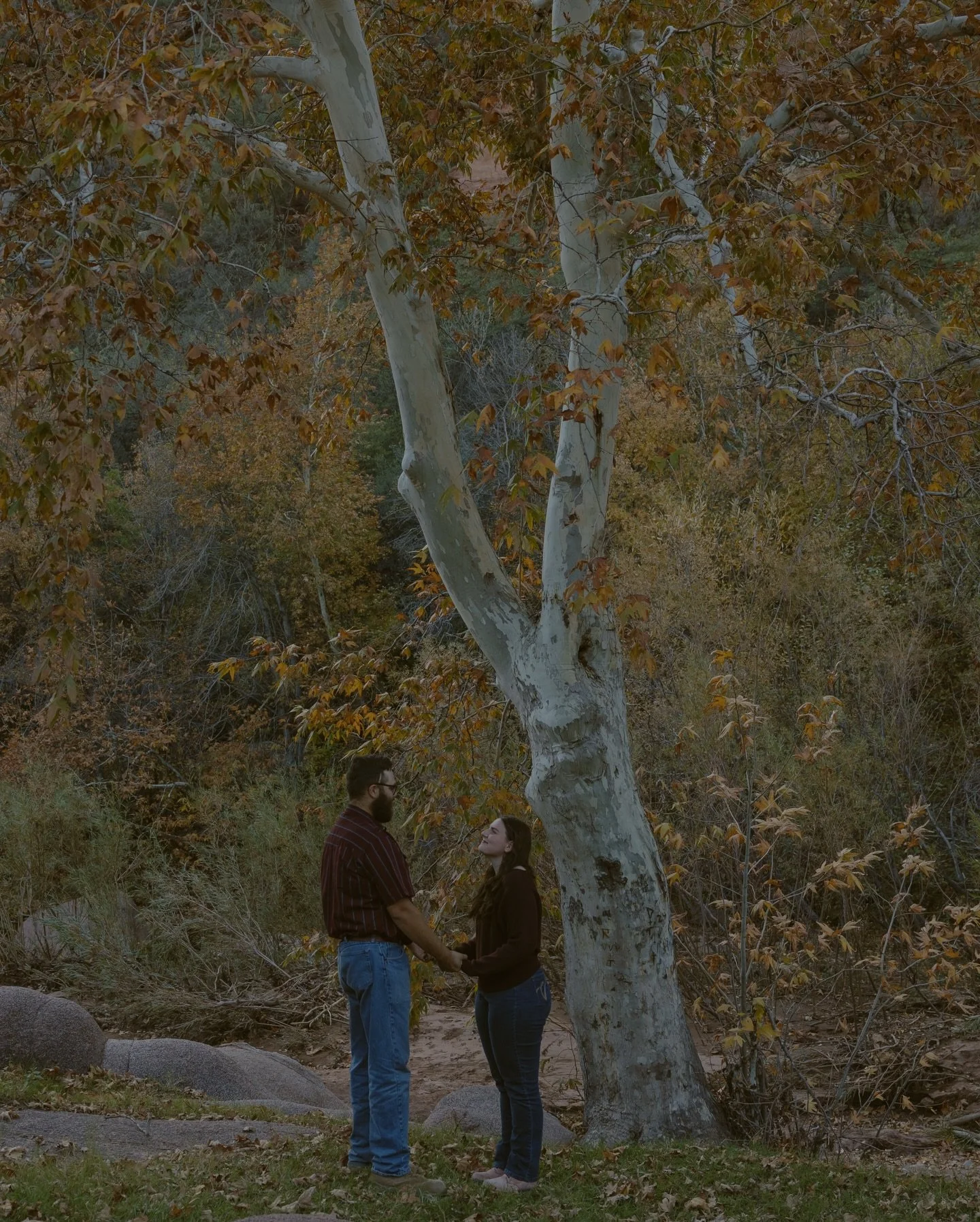 Isabella &amp; Grayson

These two have that easy kind of love, the kind that just feels like home.
One thing I appreciate so much is when couples fully trust the process. Isabella told me she wanted something cozy, something that felt like fall&helli