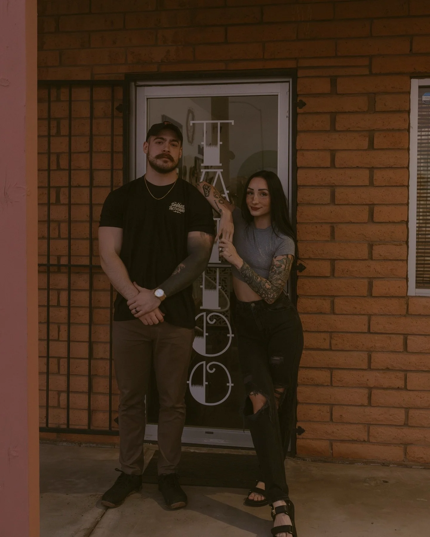 Hand tat date night?