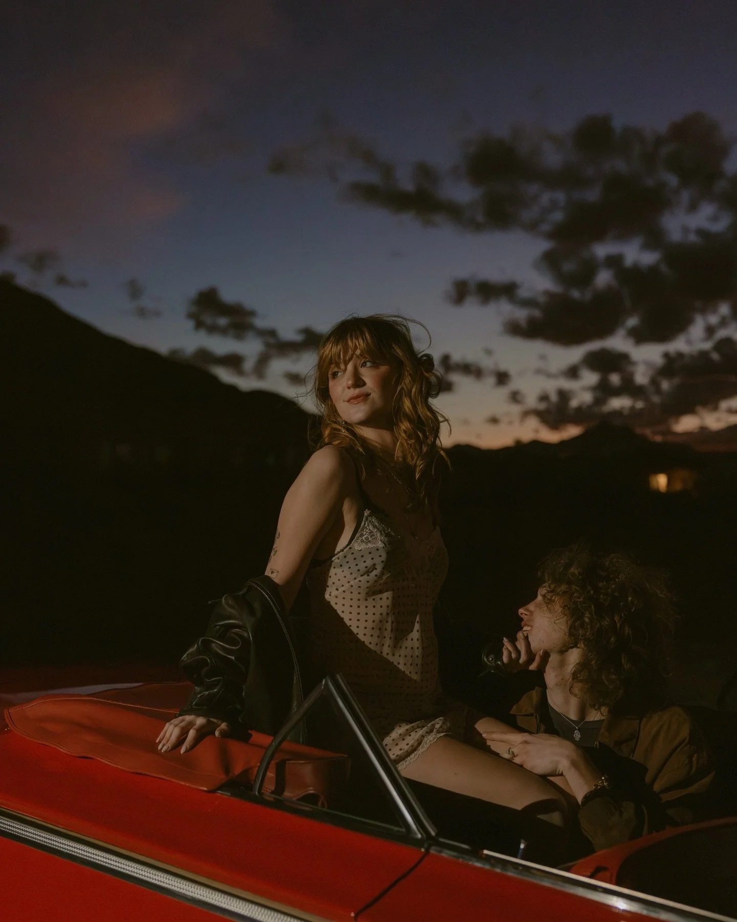 This retro shoot in Phoenix is just what I needed after a jam packed busy season. 

Seriously so proud of my mentee @mars.photography_az for putting on her first styled shoot. It was so fun rummaging through our parents vintage stuff to pull this all