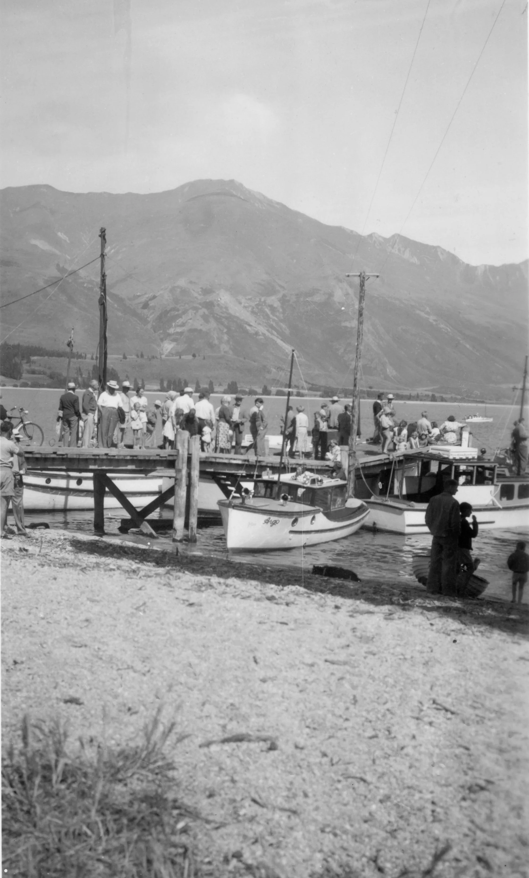 A crowded wharf - boats and passengers. On this side, the  Argo  and the  Malibu . c.1950. Ref. D37