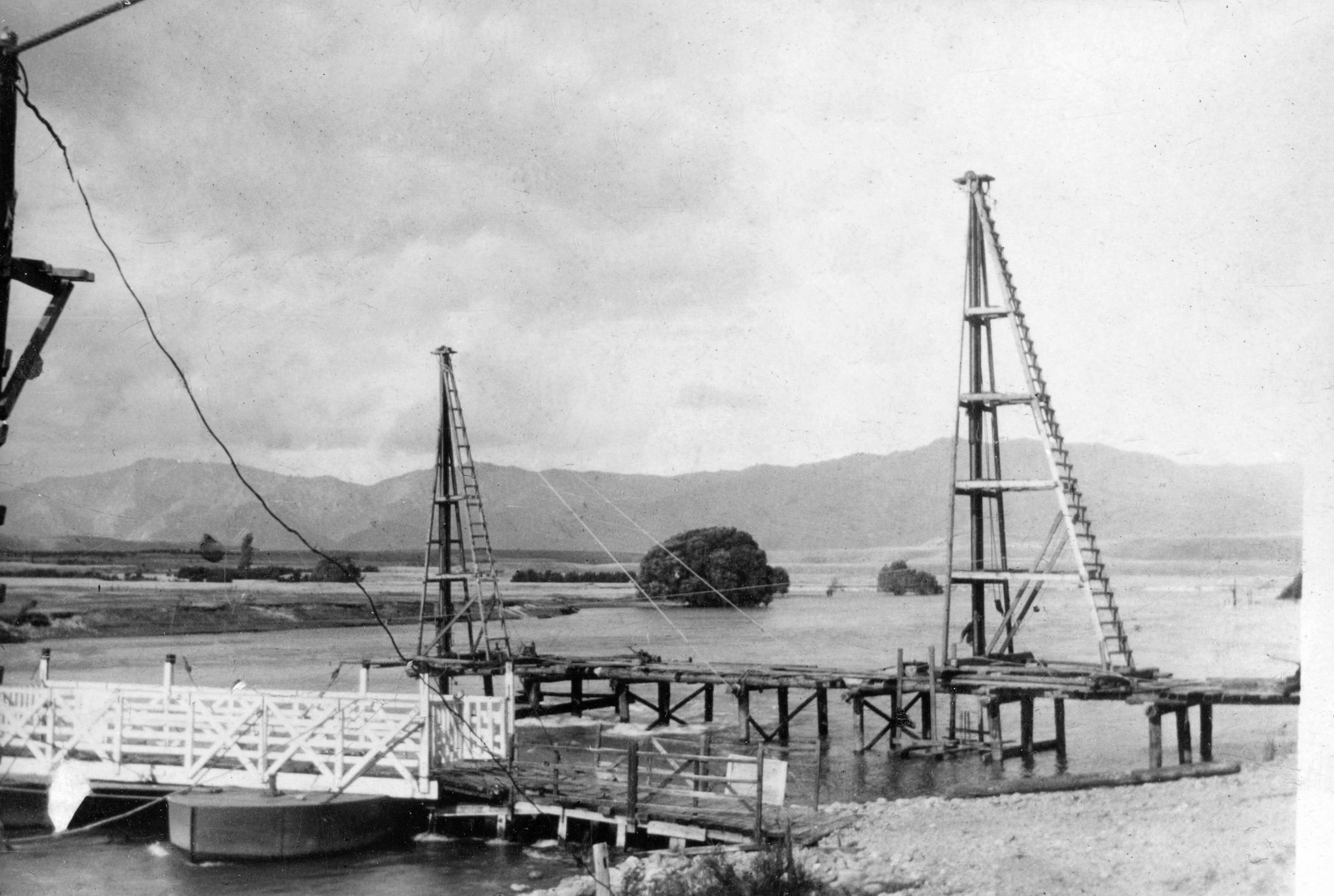 Building the Albert Town Bridge. The Upper Punt is upstream on the left. 1929. Ref. I 18