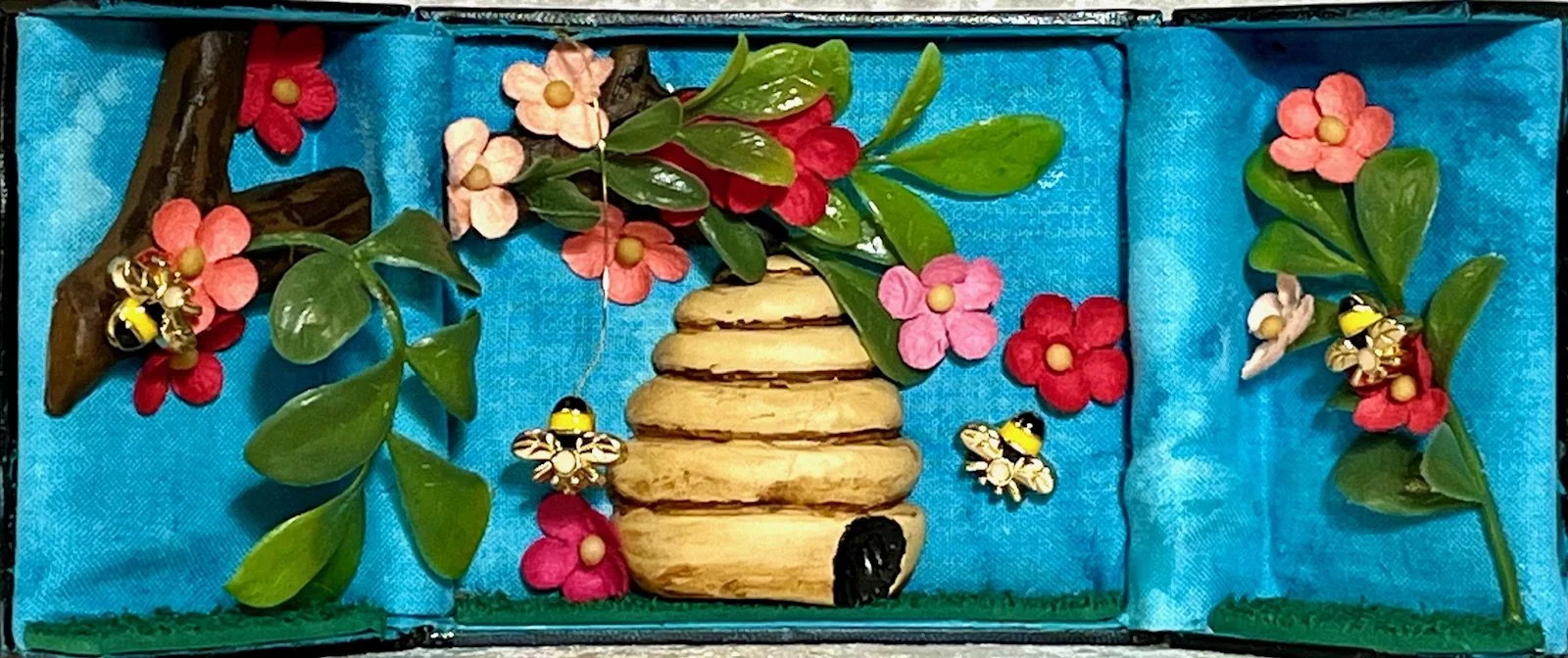 Beehive #1    3"x 3.5"x 1.5" closed
                         3"x 7.5"x 2" open