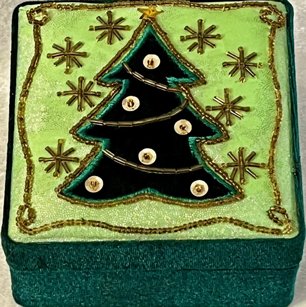 Xmas Tree Box   2.5"x 4"x 4" closed