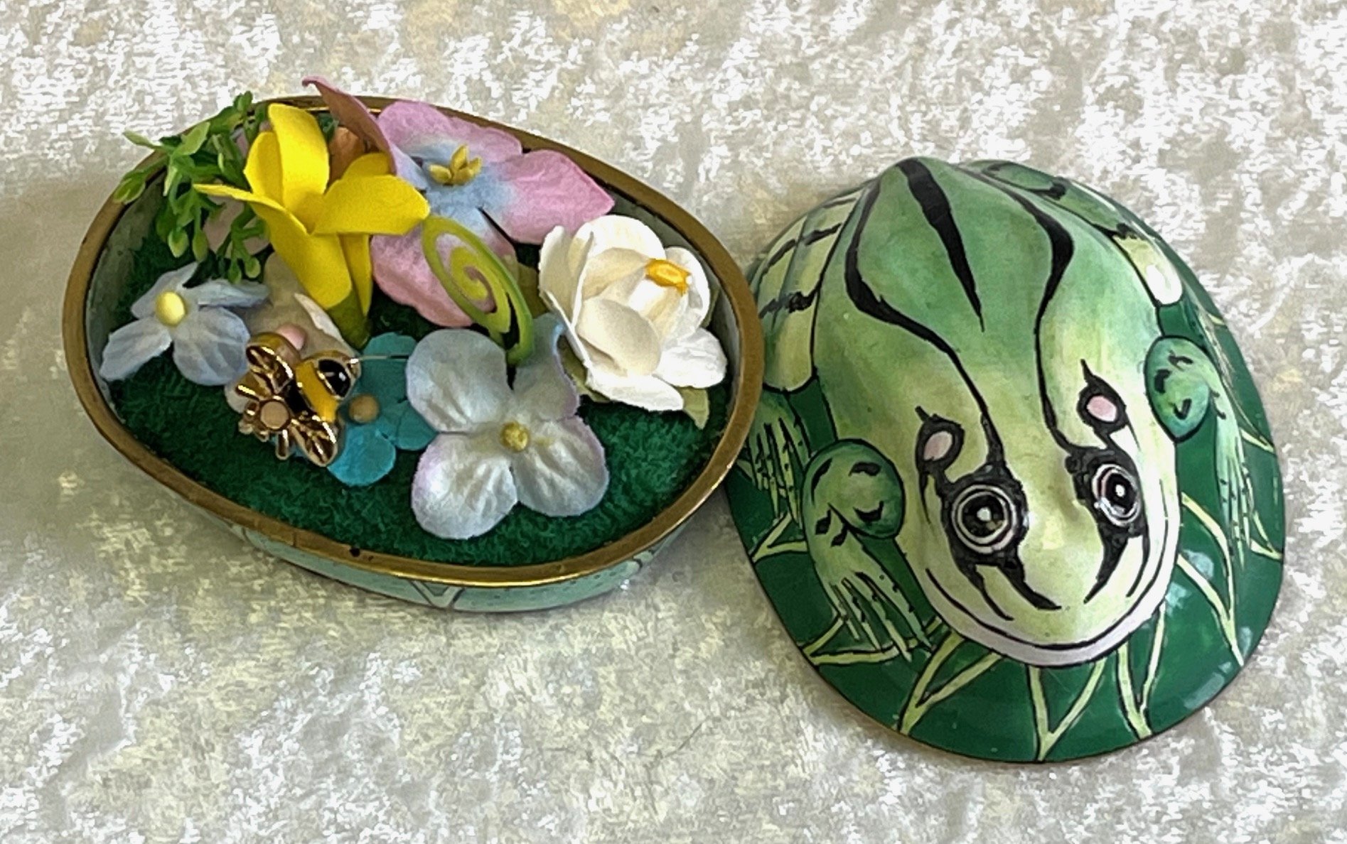 Frog Box   1.5"x 2.5"x 2"