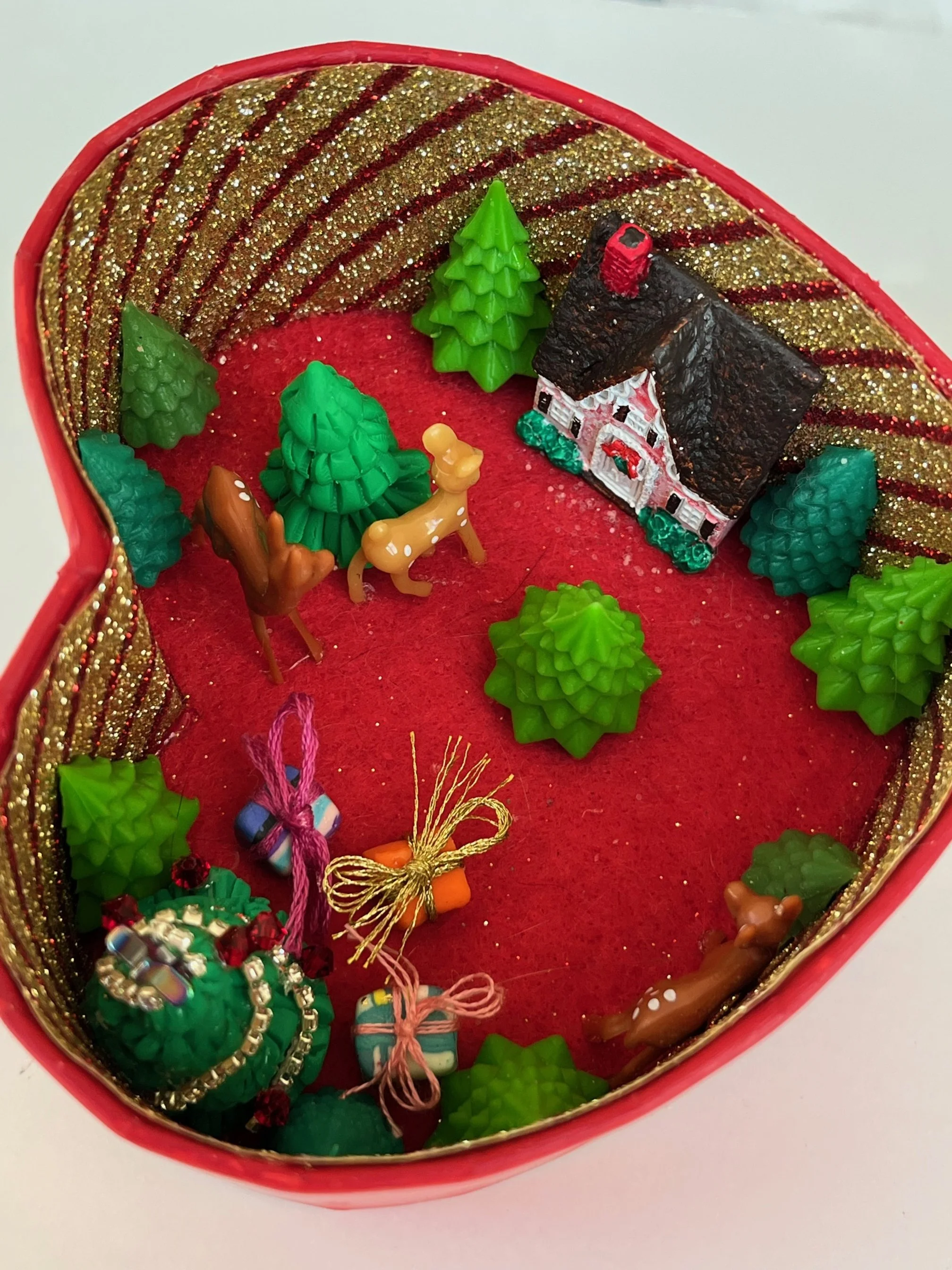 Christmas Heart   4.5"x 4.5"x 2.5"