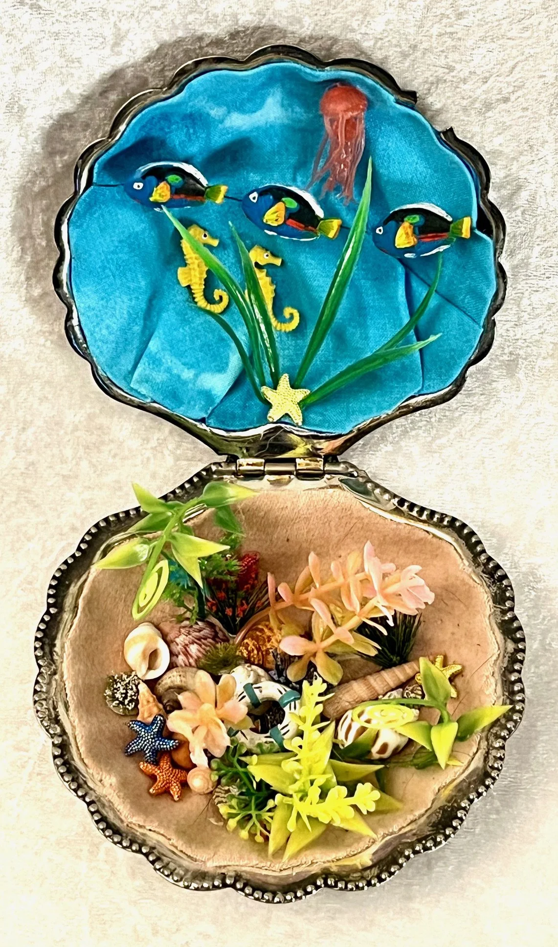 Silver Seashell   2.5"x 5"x 8" open