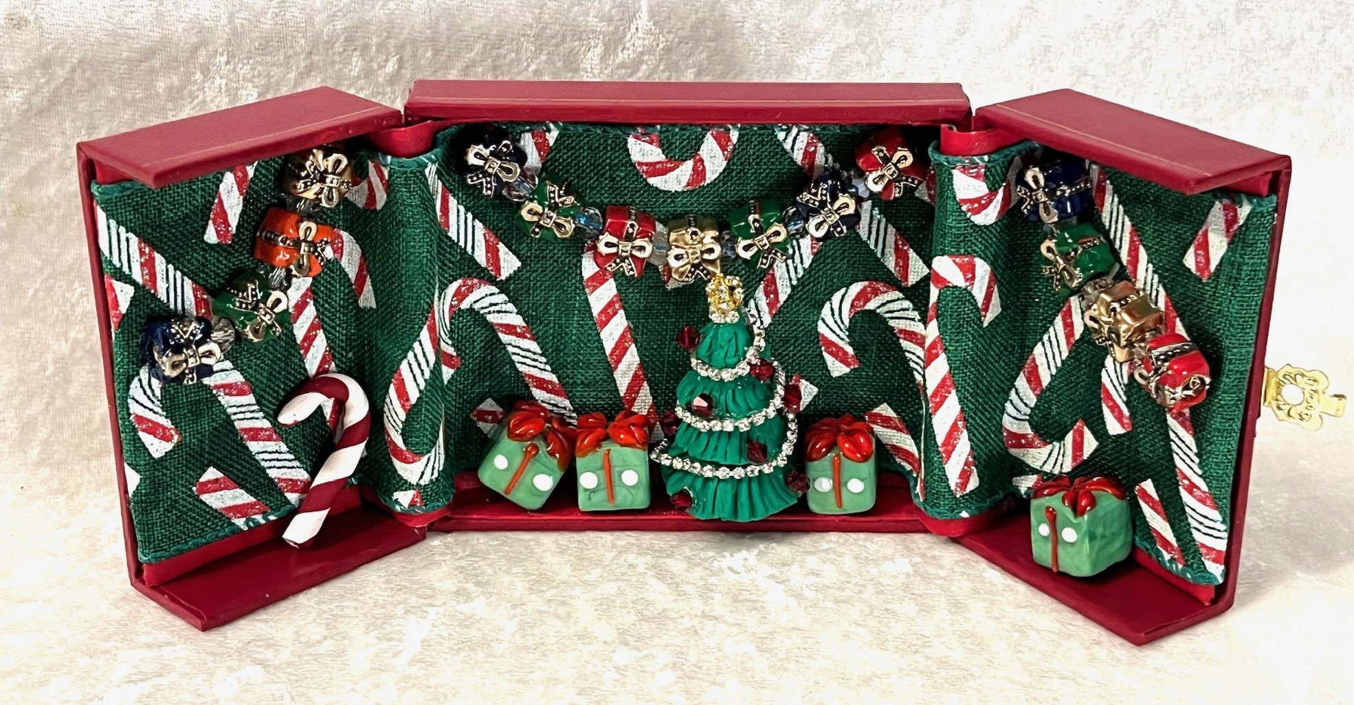 Christmas Box #1 3"x 3.5"x 1.5" closed
                                   3"x 7.5"x 2" open