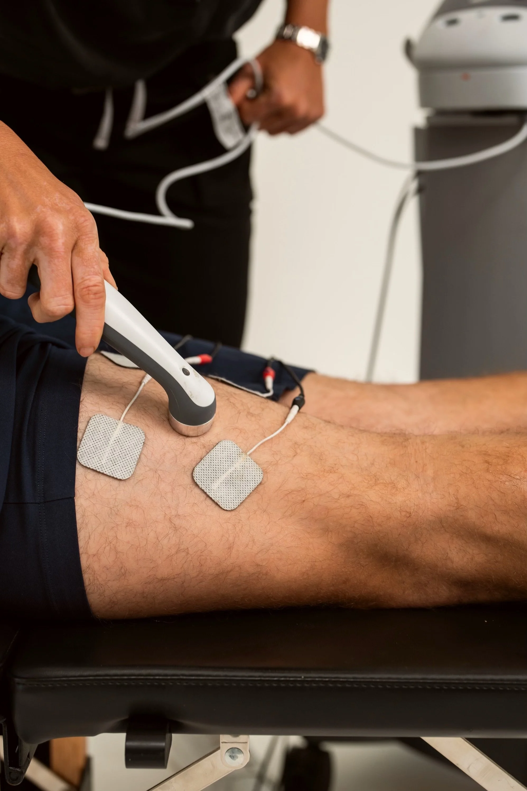 Doctor Bryane Heaberlin ultrasound therapy and neuromuscular electrical stimulation on leg at St. Petersburg Chiropractic Florida