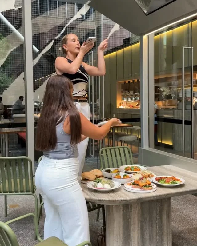 Recently at HOP. 

1. New menu shoot for @reaghs.caffe
2. First office delivery from @ponicosmetics
3. New cocktail menu shoot for @pippiscronulla
4. Catch up with @nocontext.com.au
5. UGC for @tanky.au 
6. A visit to @i_am_beauty_au
7. Fresh content