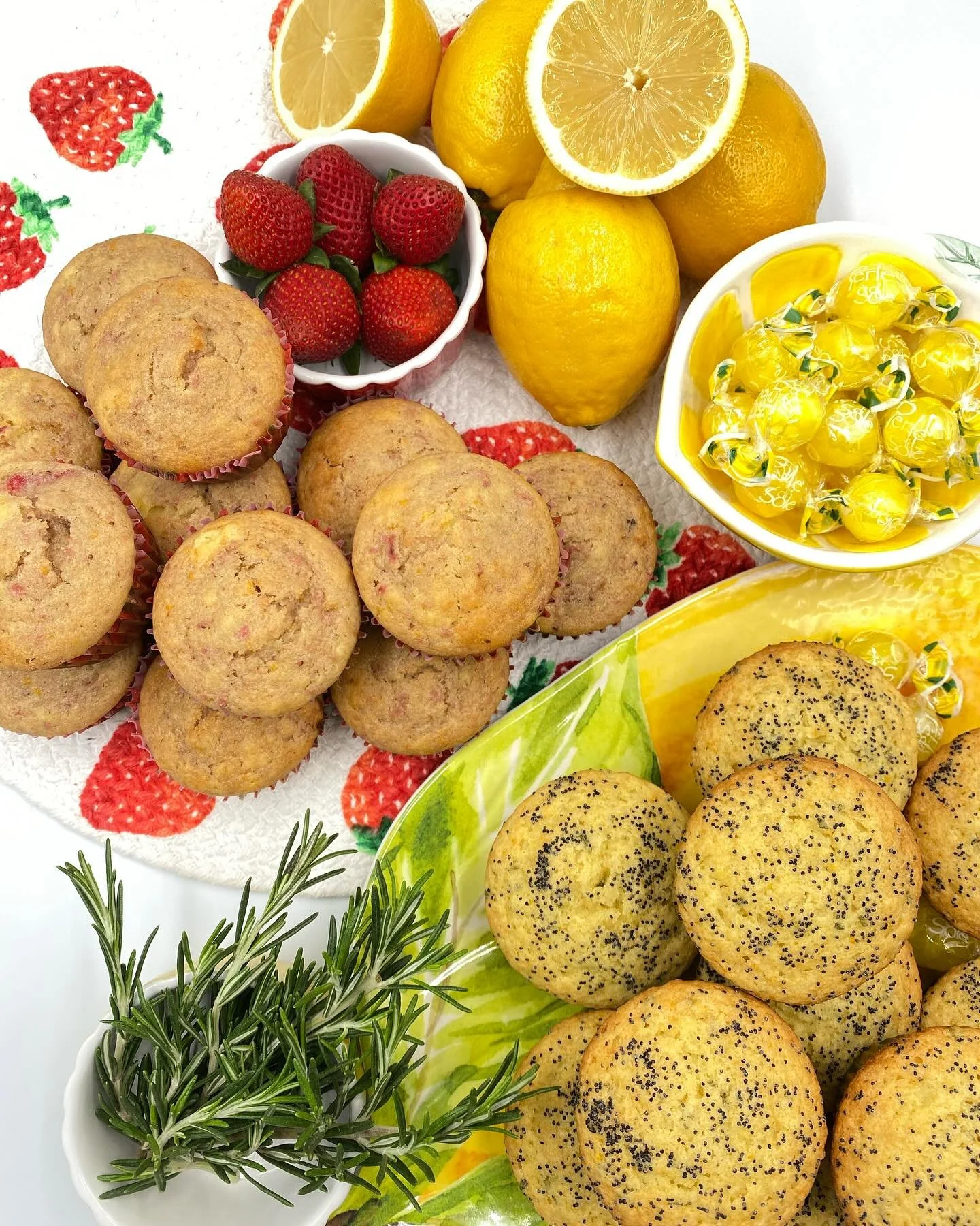 Fresh lemons 🍋 take the spotlight in our new Spring Muffins menu!

Lemon Rosemary 🌿 &amp; Strawberry Lemonade 🍓 Muffins are now available to order! (Minimum 6)

📩 DM to order