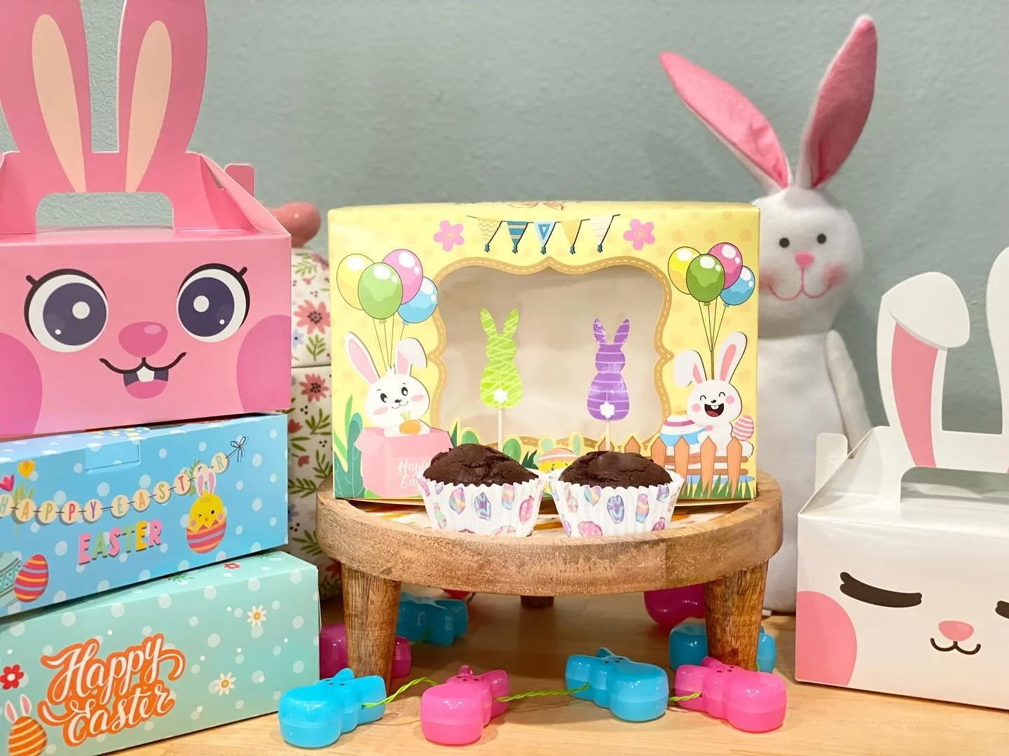 Now until April 30th, all Spring Muffins orders will be packed in adorable Easter bakery boxes!* 🐰🐣

Choose your flavor:
Dark Chocolate Nutella 🍫
Lemon Rosemary 🍋
Strawberry Lemonade 🍓

📩 Send a DM to order!

*Designs may vary. Available while 