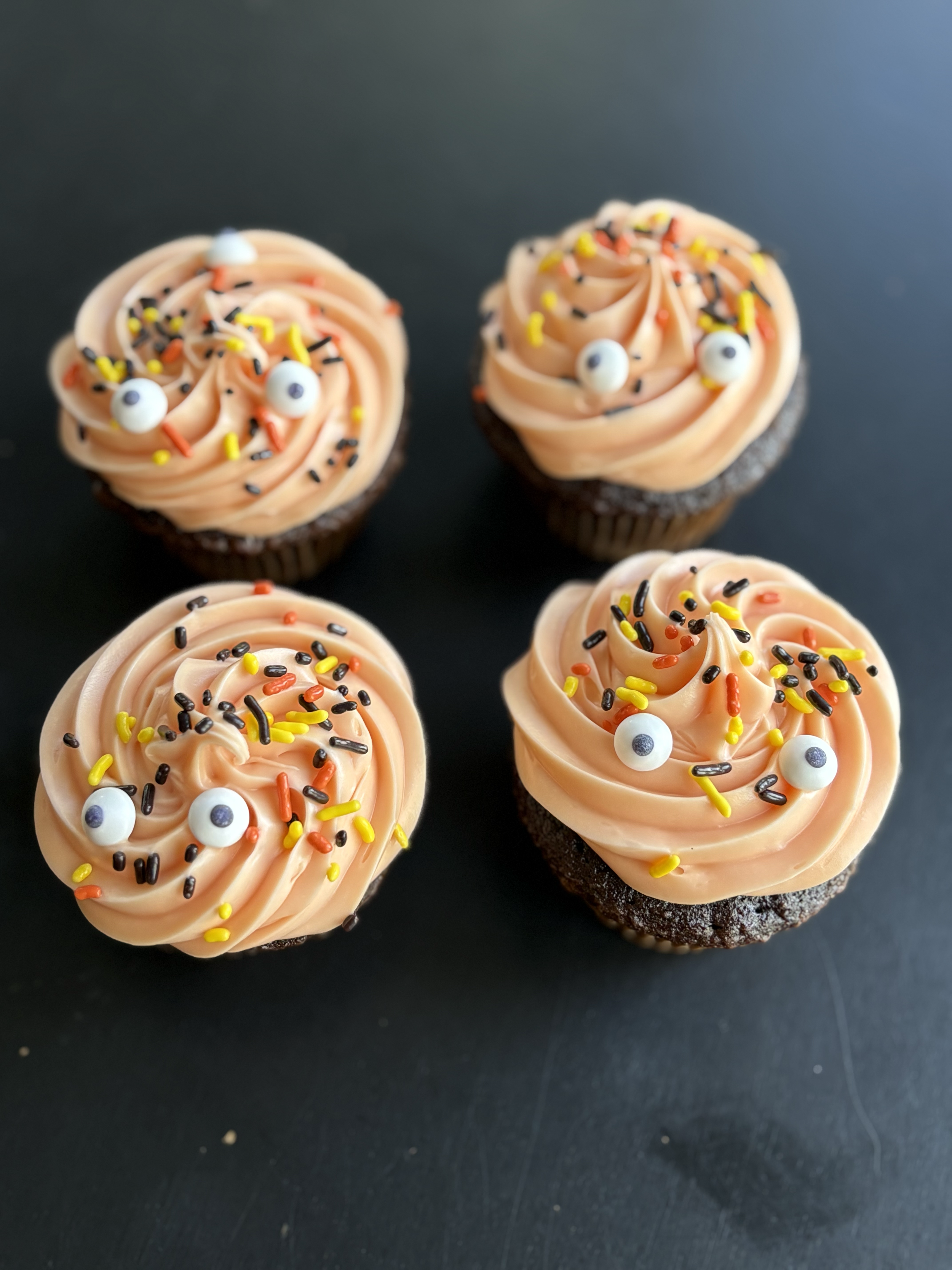 Chocolate Vanilla Cupcakes - 4 pack