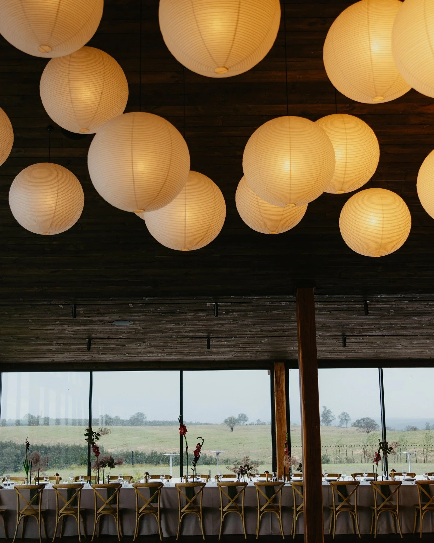 Where architecture, light and landscape meet.

Caoura Cliffs receptions, framed by nature.
--

Photography by @zacmrak