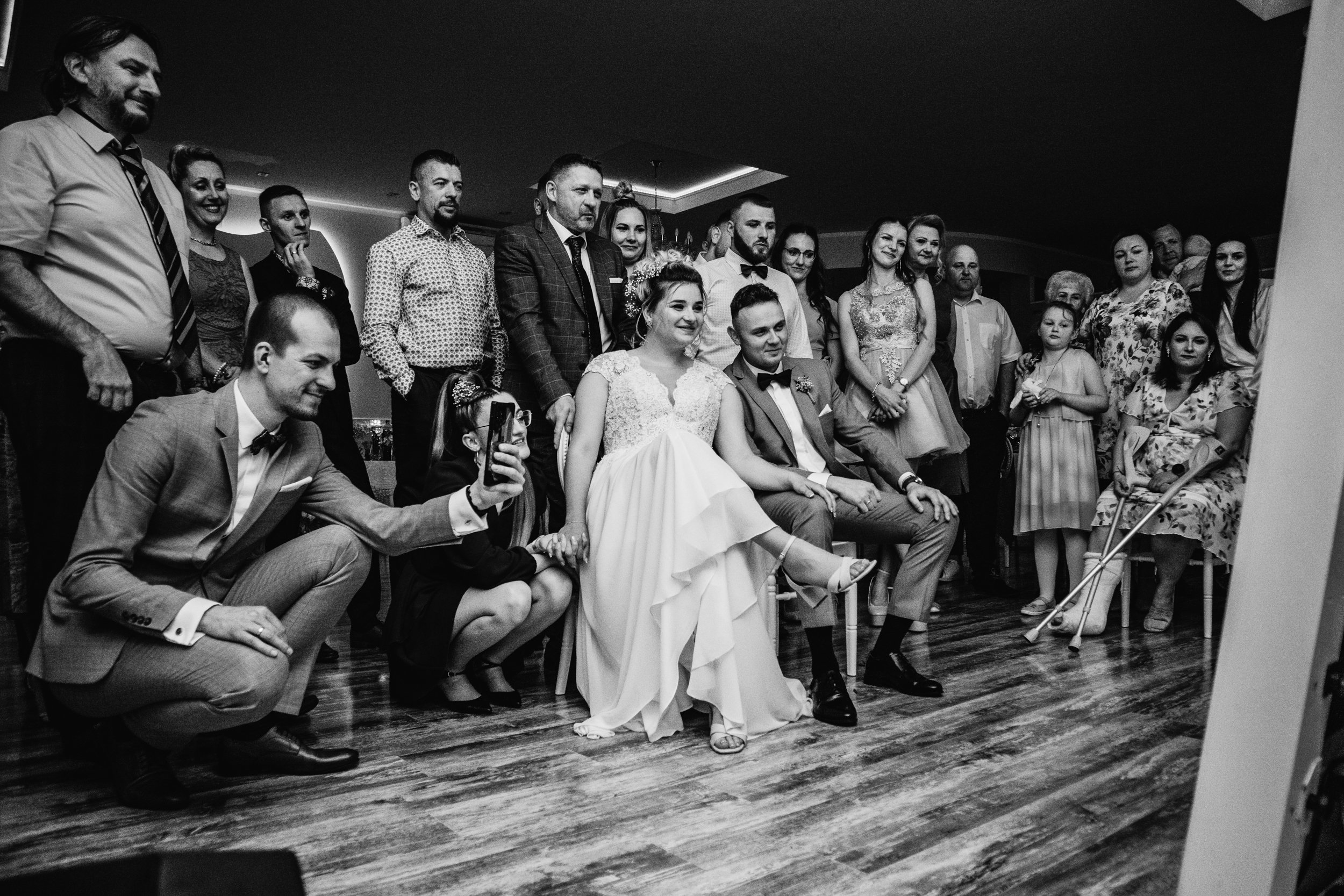 wspolne-ogladanie-wspomnien-na-weselu.jpg (Copy) (Copy)