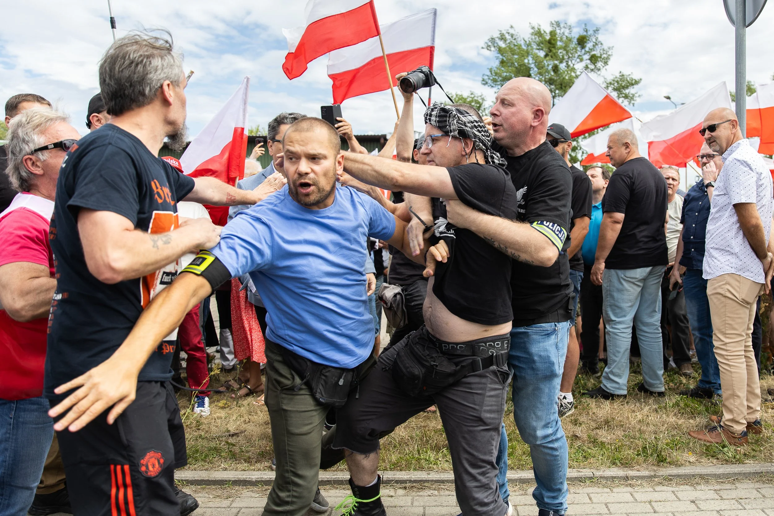 Police intervention during a meeting between Jarosław Kaczyński and citizens on the Polish-German border in Rosówek-Rosowo, July 6, 2025