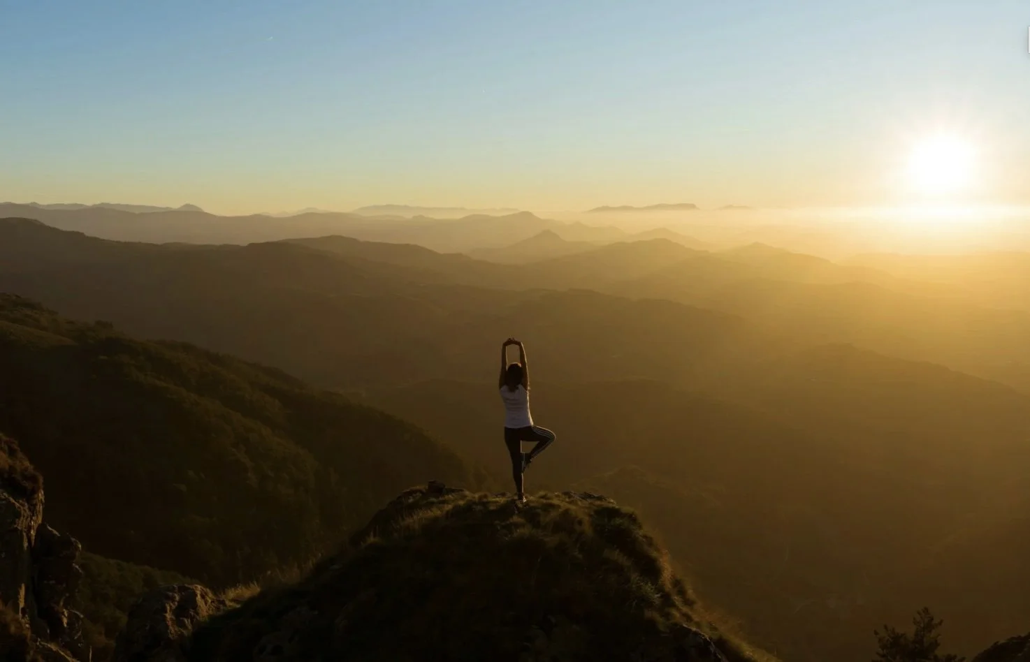 Hvor opbevares traumer i kroppen ifølge yoga?