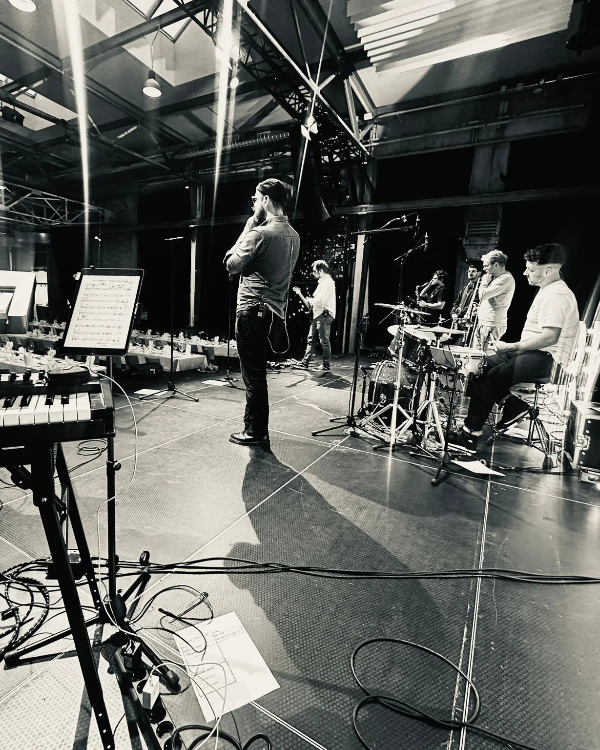Disco Supreme auf der Bühne zum Soundcheck bei der Firmenfeier von Electrolux in Aarau.
