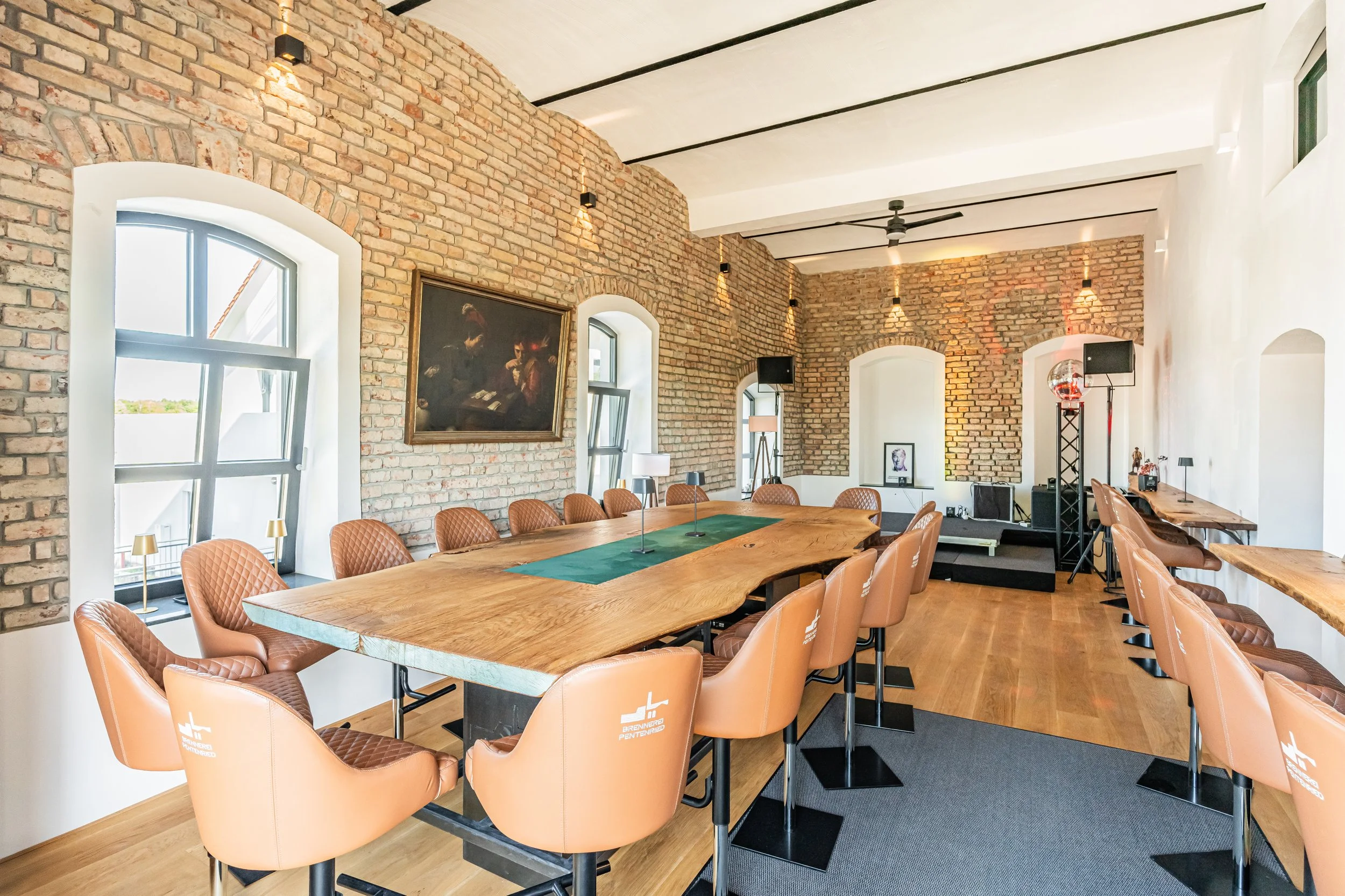 GutsBar Event-Raum Brennerei Pentenried Bar Bühne München