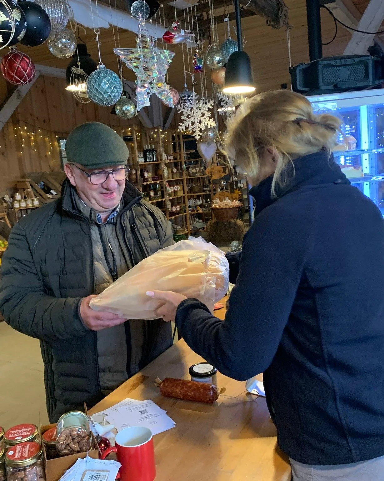 Liebe Freunde vom Gut Marihn,

wir schreiben Euch heute ganz direkt und mit einem kleinen dringenden Hinweis: Die Nachfrage nach unseren M&uuml;ritz-Freilandg&auml;nsen f&uuml;r die Festtage ist dieses Jahr &uuml;berw&auml;ltigend! 😍 Das macht uns r