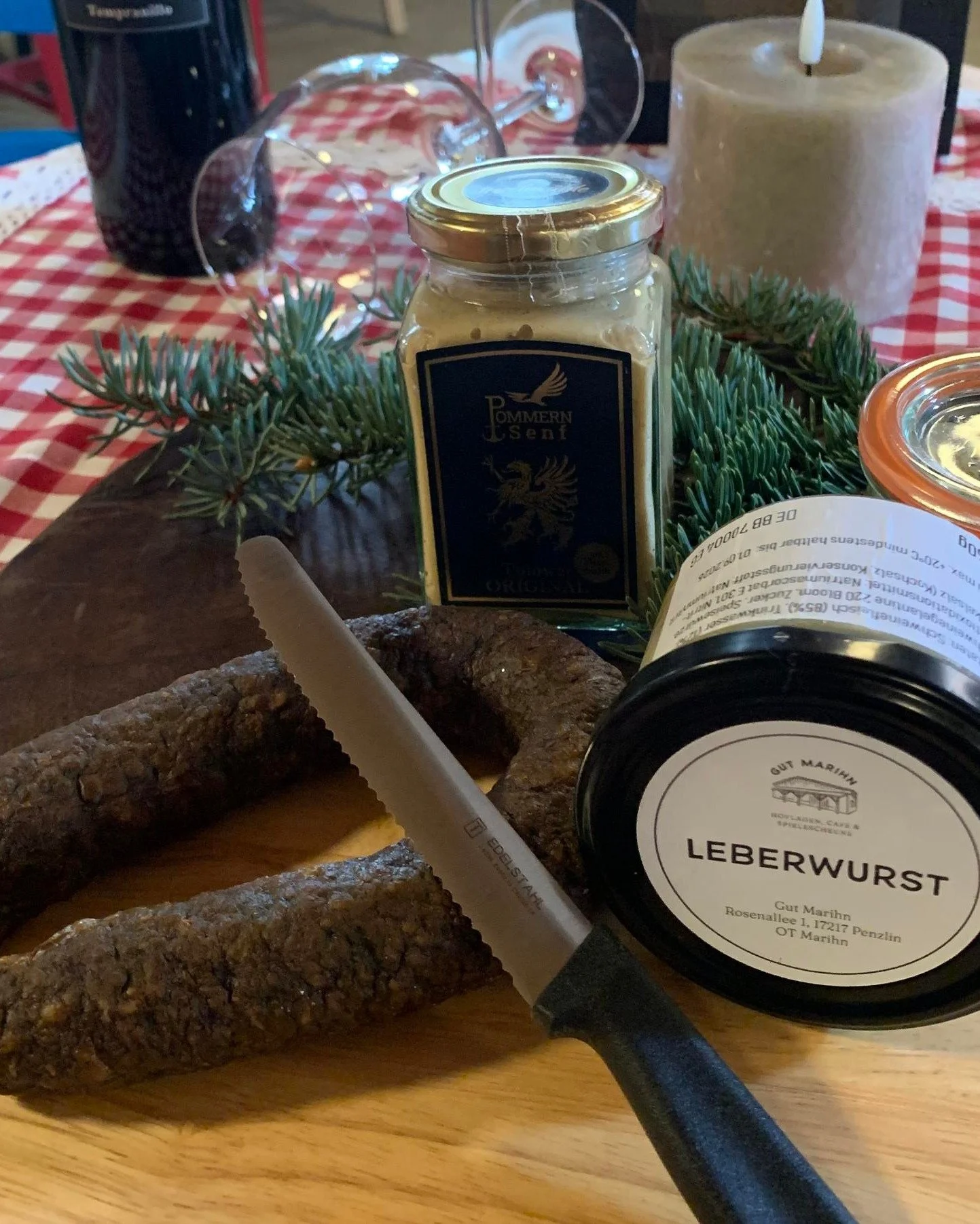 Last-Minute-Gifts 🎁 &ndash; Entspannt und Ehrlich!

Die Uhr tickt, aber wir haben die L&ouml;sung f&uuml;r Euren Last-Minute-Geschenkestress! 🤩 Vergesst &uuml;berf&uuml;llte Kaufh&auml;user. Bei uns im Hofladen Marihn wartet eine zauberhafte Auswah