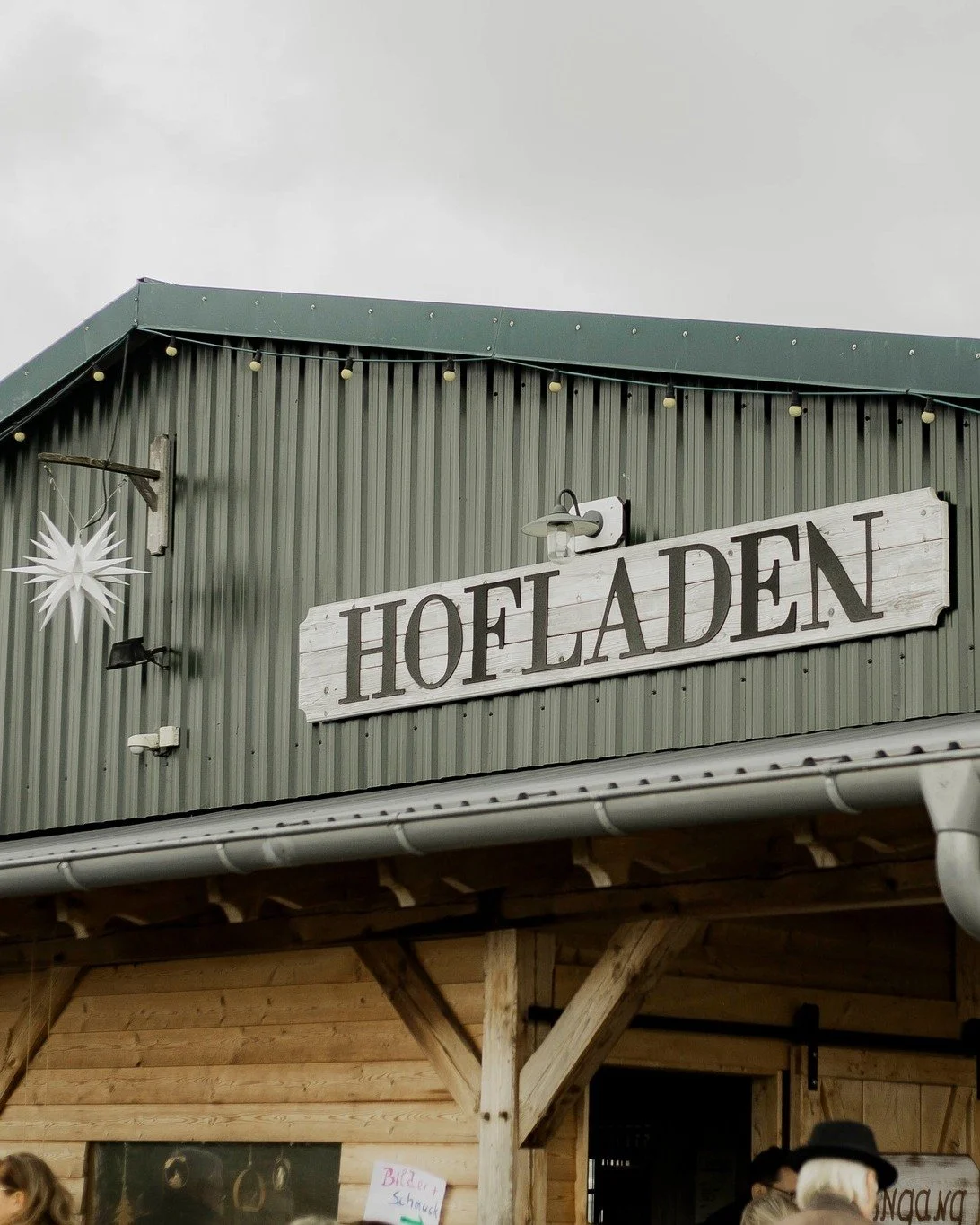 Happy 2026! ✨ Wir schmieden Pl&auml;ne... ☕📝

Nach der Neujahrspause sind wir zur&uuml;ck und stecken gerade die K&ouml;pfe zusammen. 2026 wird aufregend &ndash; neue Events &amp; Umgestaltungen, neue Produkte.

Hier ist Euer Update f&uuml;r den Jan