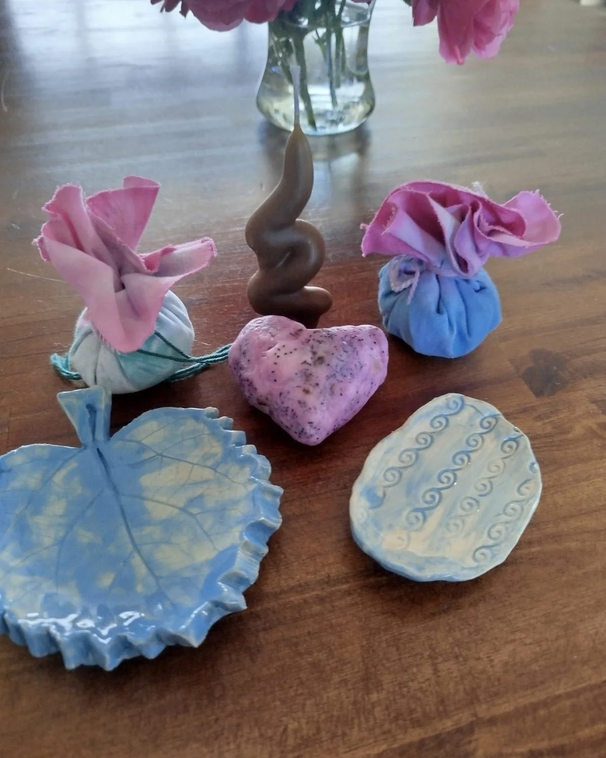 Winterferien-Gl&uuml;ck auf Gut Marihn! ❄️✨

Drau&szlig;en ist es winterlich, aber bei uns wird es warm ums Herz! In den Winterferien haben wir f&uuml;r Euch t&auml;glich die Tore weit ge&ouml;ffnet. Ob zum Toben, Tiere schauen oder kreativ werden &n