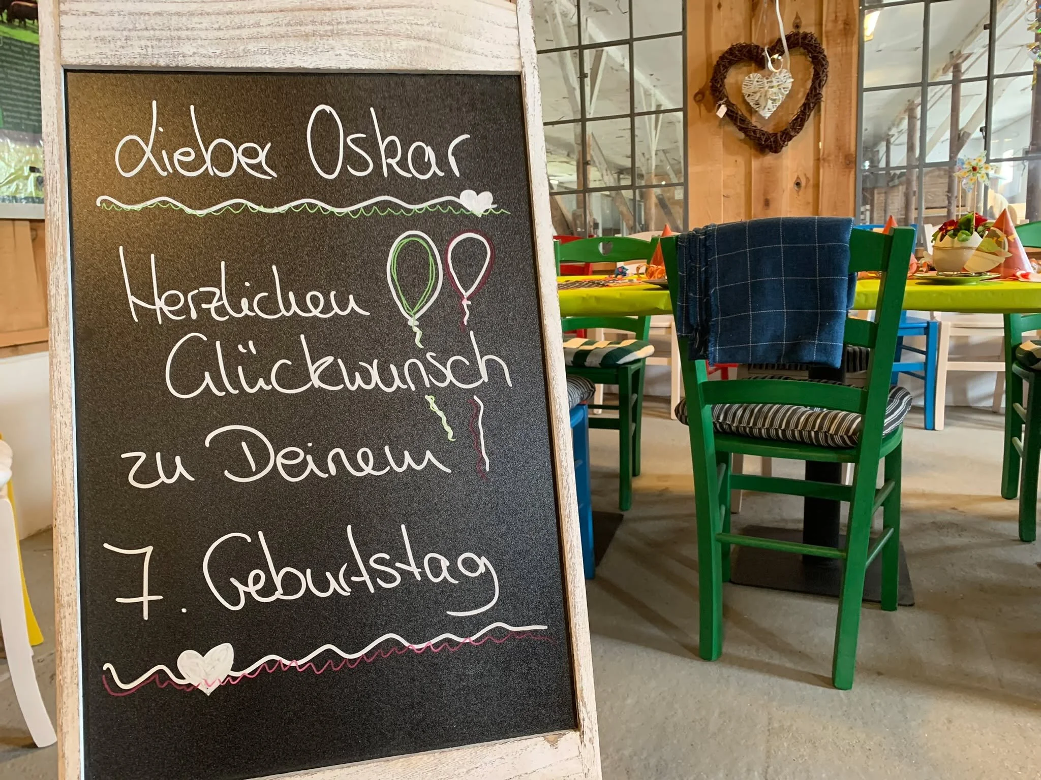 HAPPY BIRTHDAY auf Gut Marihn! 🎂✨

Du willst eine fette Fete f&uuml;r Dein Kind, hast aber keine Lust auf das Aufr&auml;um-Chaos danach? 🤯 Wir haben die L&ouml;sung!

Bei uns auf dem Gut wird getobt, gelacht und gefeiert &ndash; und das Beste: Dein