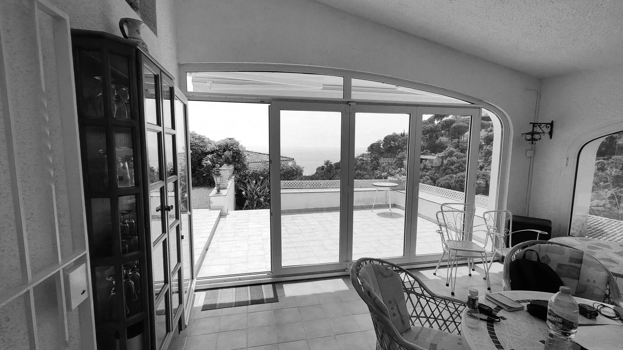 Estudio de arquitectura en Barcelona especializado en diseño y construcción de proyectos exclusivos de lujo. Creamos viviendas y espacios únicos con acabados premium y atención al detalle.