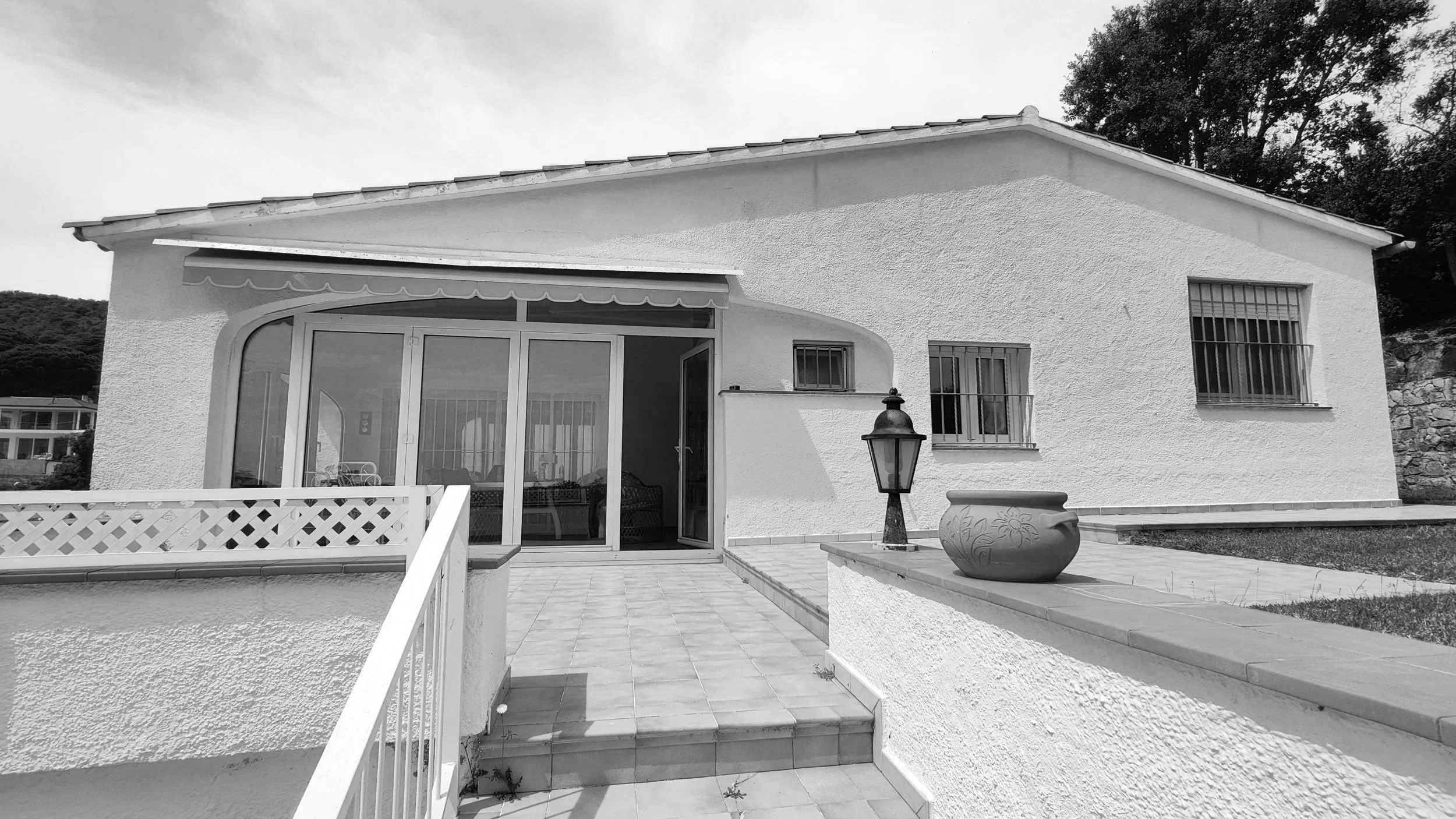 Arquitectos en Barcelona especializados en proyectos de lujo y reformas integrales. Estudio de arquitectura comprometido con la excelencia, sostenibilidad y detalle constructivo.