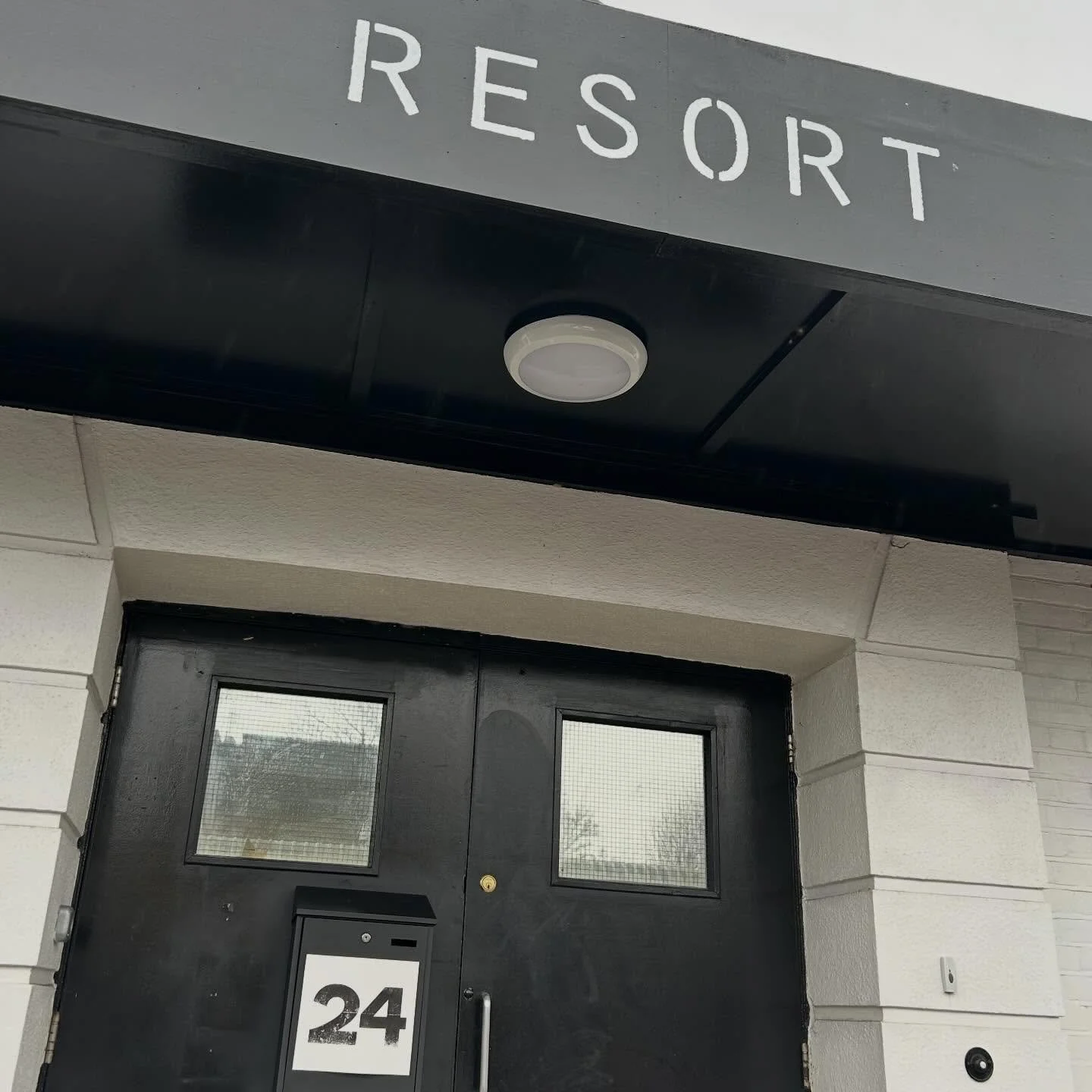 Huge thanks to everyone who came along on Sunday for @offseasonmargate. And made it such a joyous January weekend. 
&mdash;&mdash;&mdash;
#offseason #offseasonmargate #margate #resortstudios #stencilsign