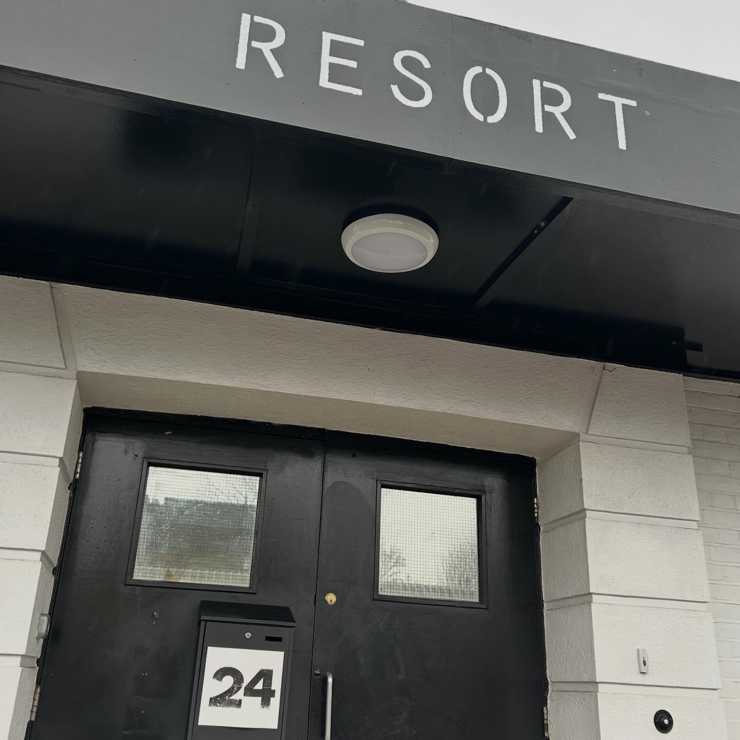 Huge thanks to everyone who came along on Sunday for @offseasonmargate. And made it such a joyous January weekend. 
&mdash;&mdash;&mdash;
#offseason #offseasonmargate #margate #resortstudios #stencilsign