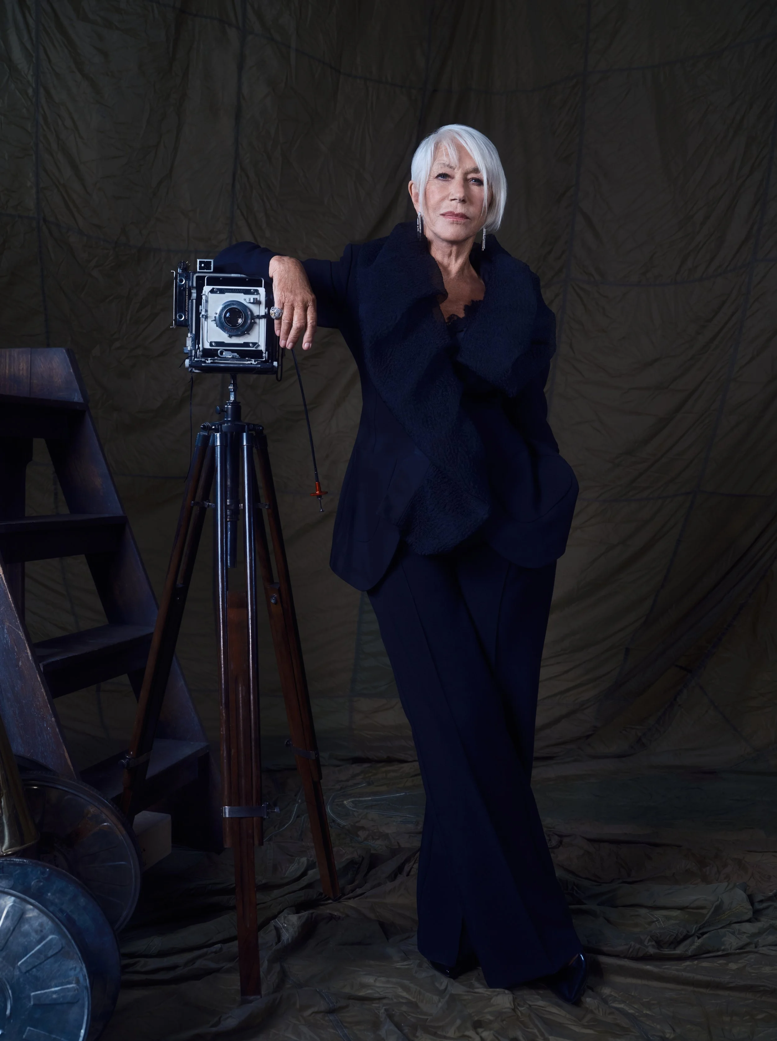 Helen Mirren_Solo_Portrait_490.jpg