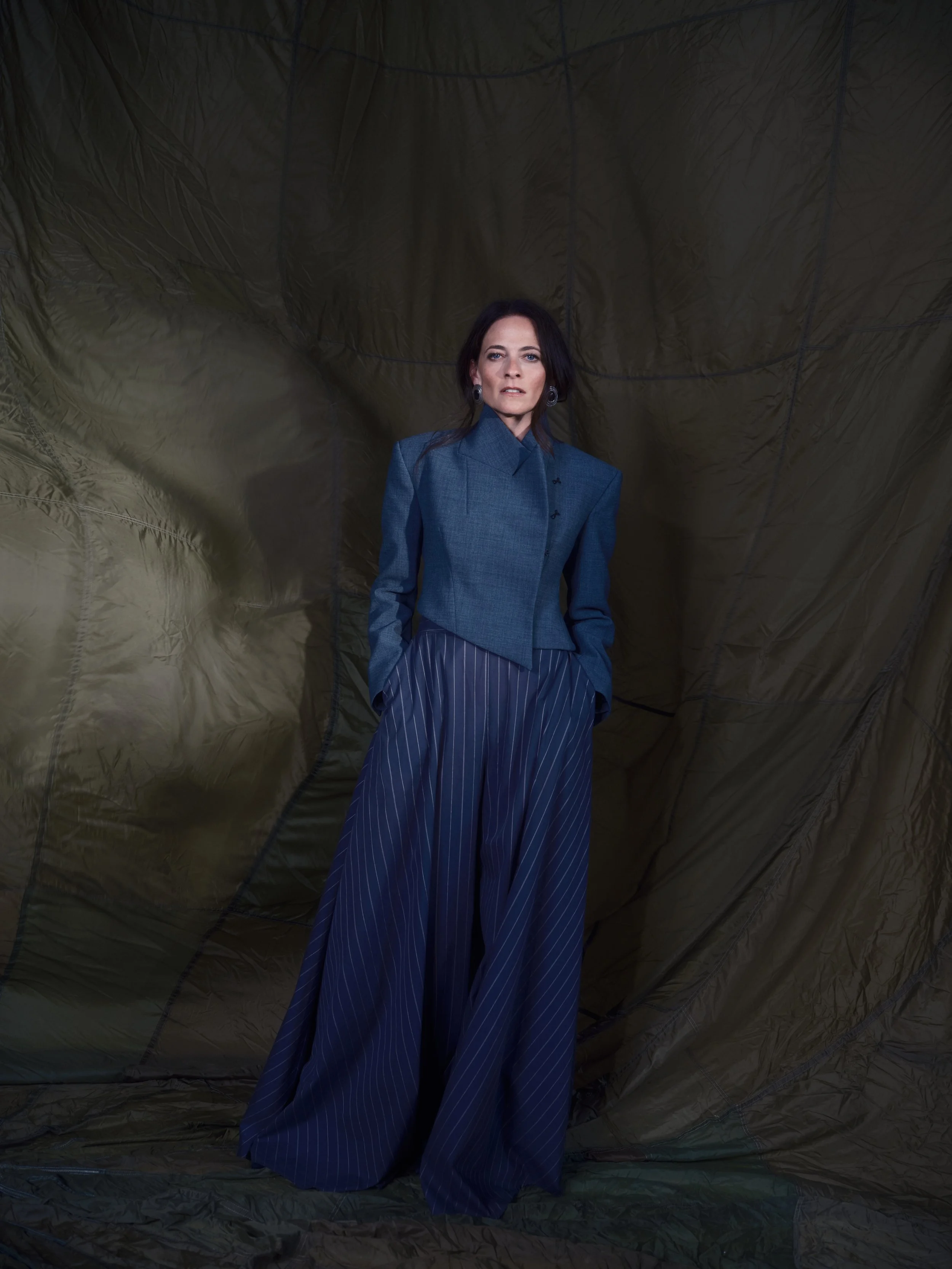 Lara Pulver_Solo_Portrait_255.jpg