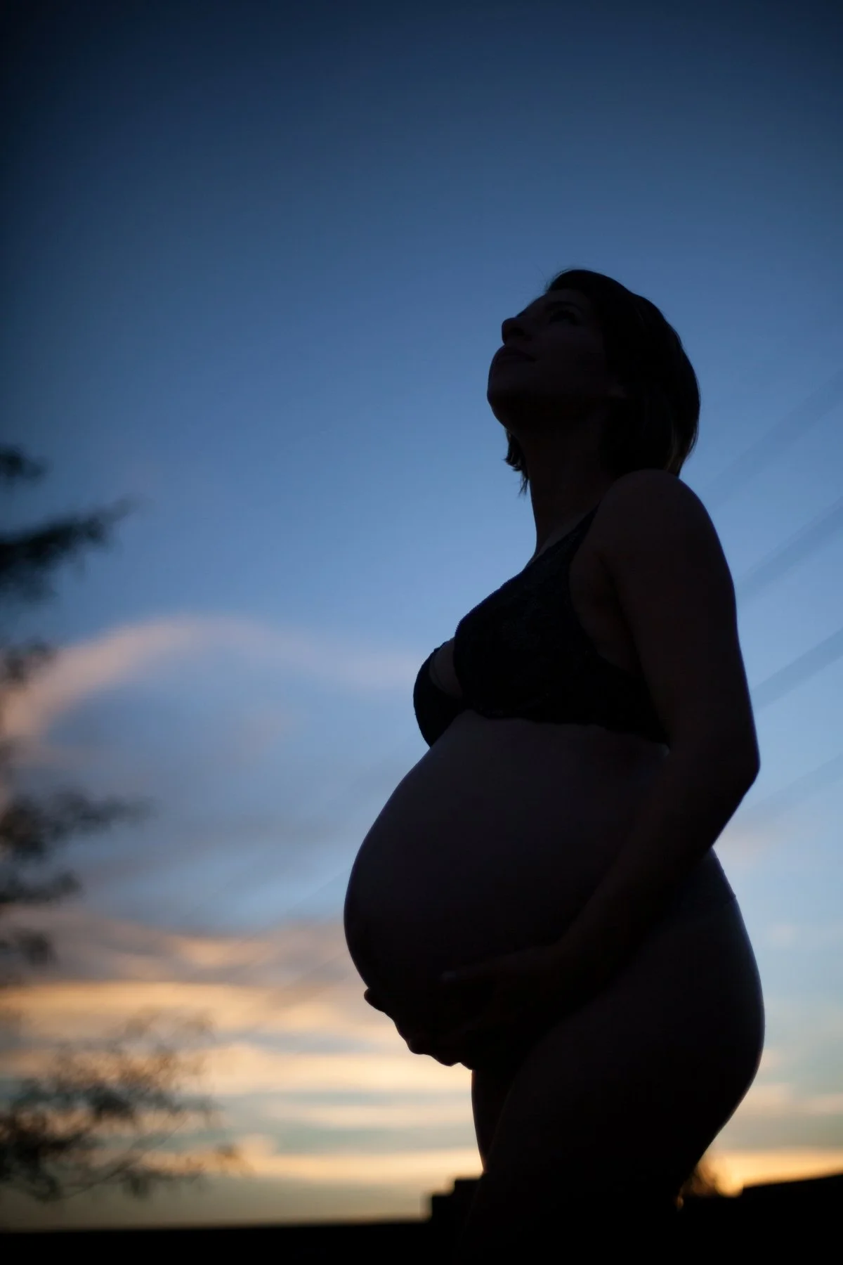 silhouette of a pregnant woman during a San Diego maternity session.