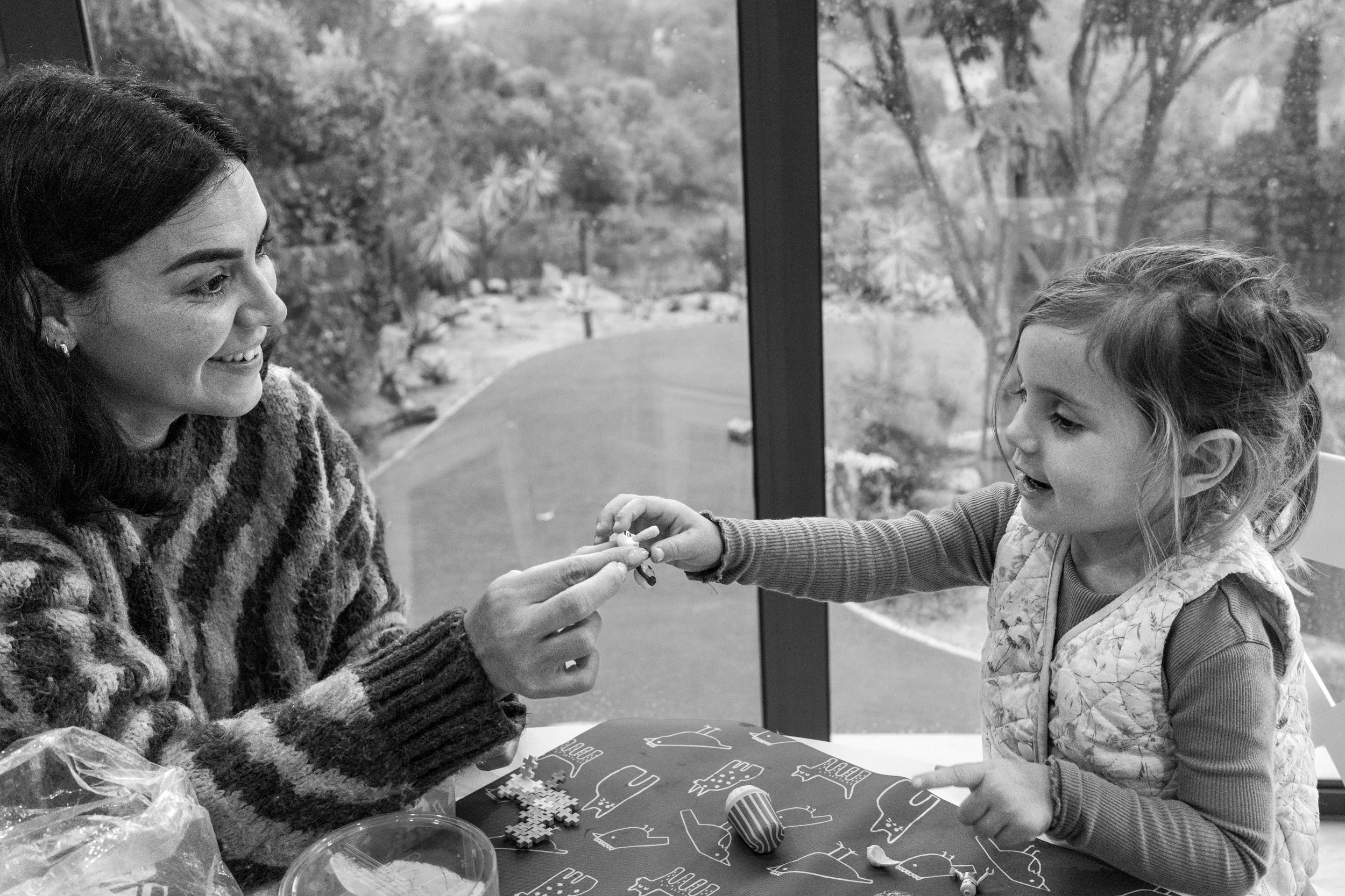 mom and daughter making crafts together during a Tucson Family Photography Session.