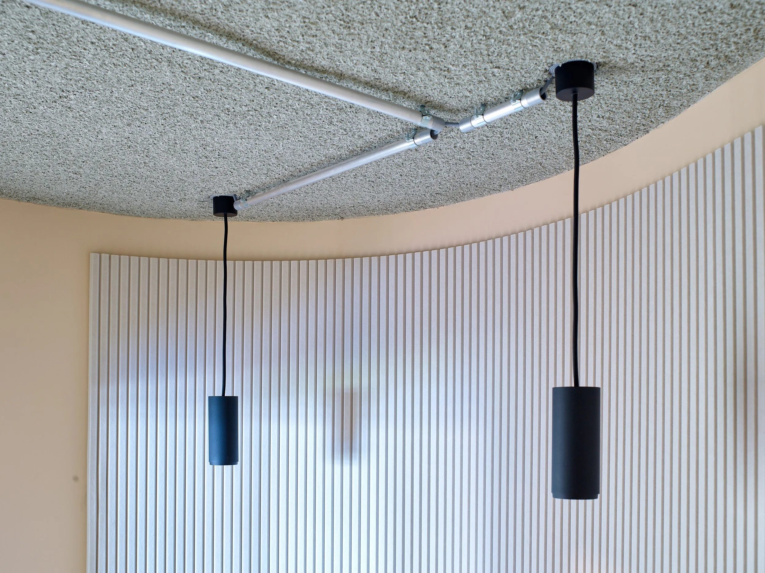 Kustik-Raumakustik-Raumhall-Loesung-Projekt-Holcim-Zug_1.jpg
