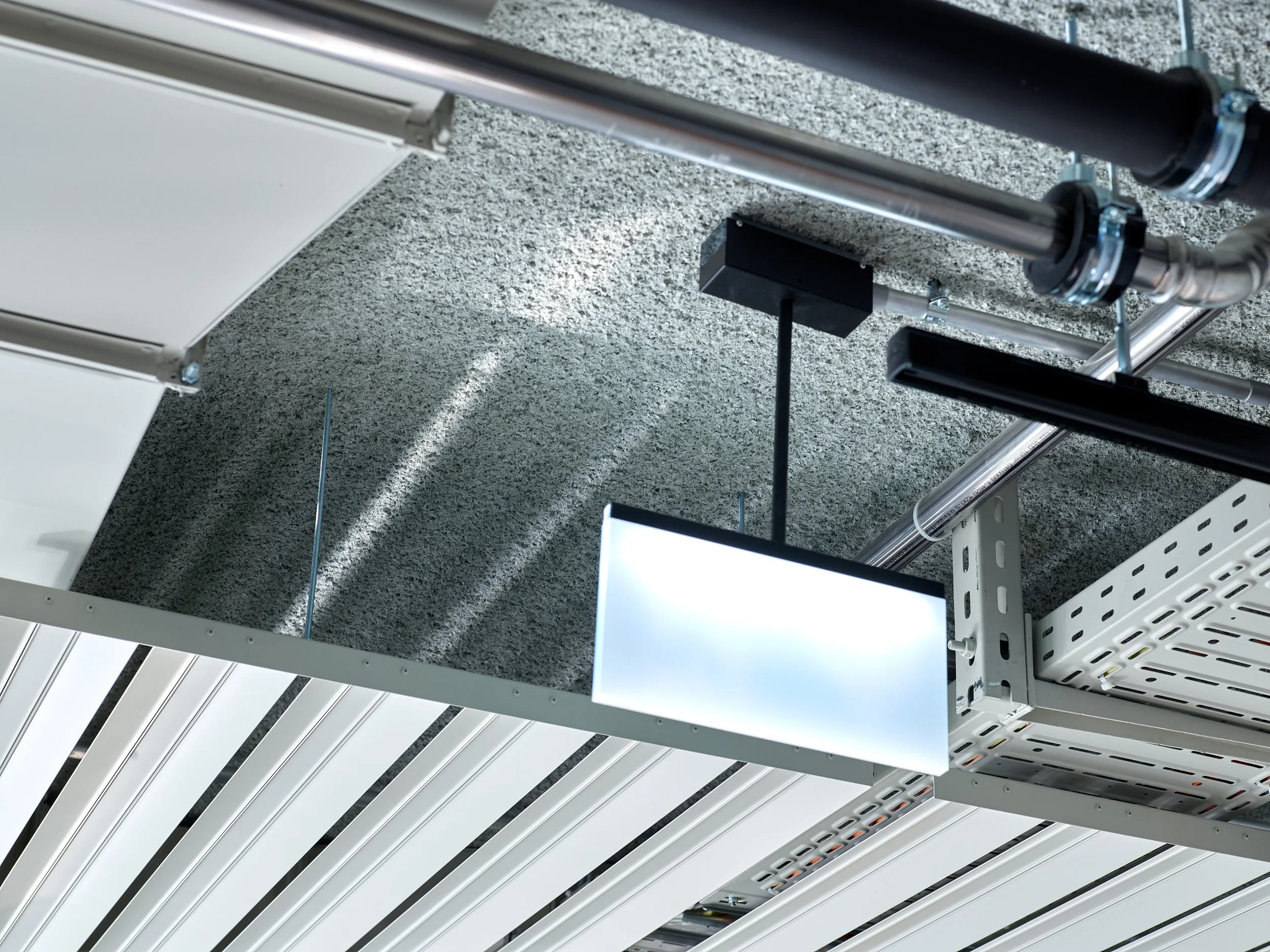Kustik-Raumakustik-Raumhall-Loesung-Projekt-Holcim-Zug_3.jpg