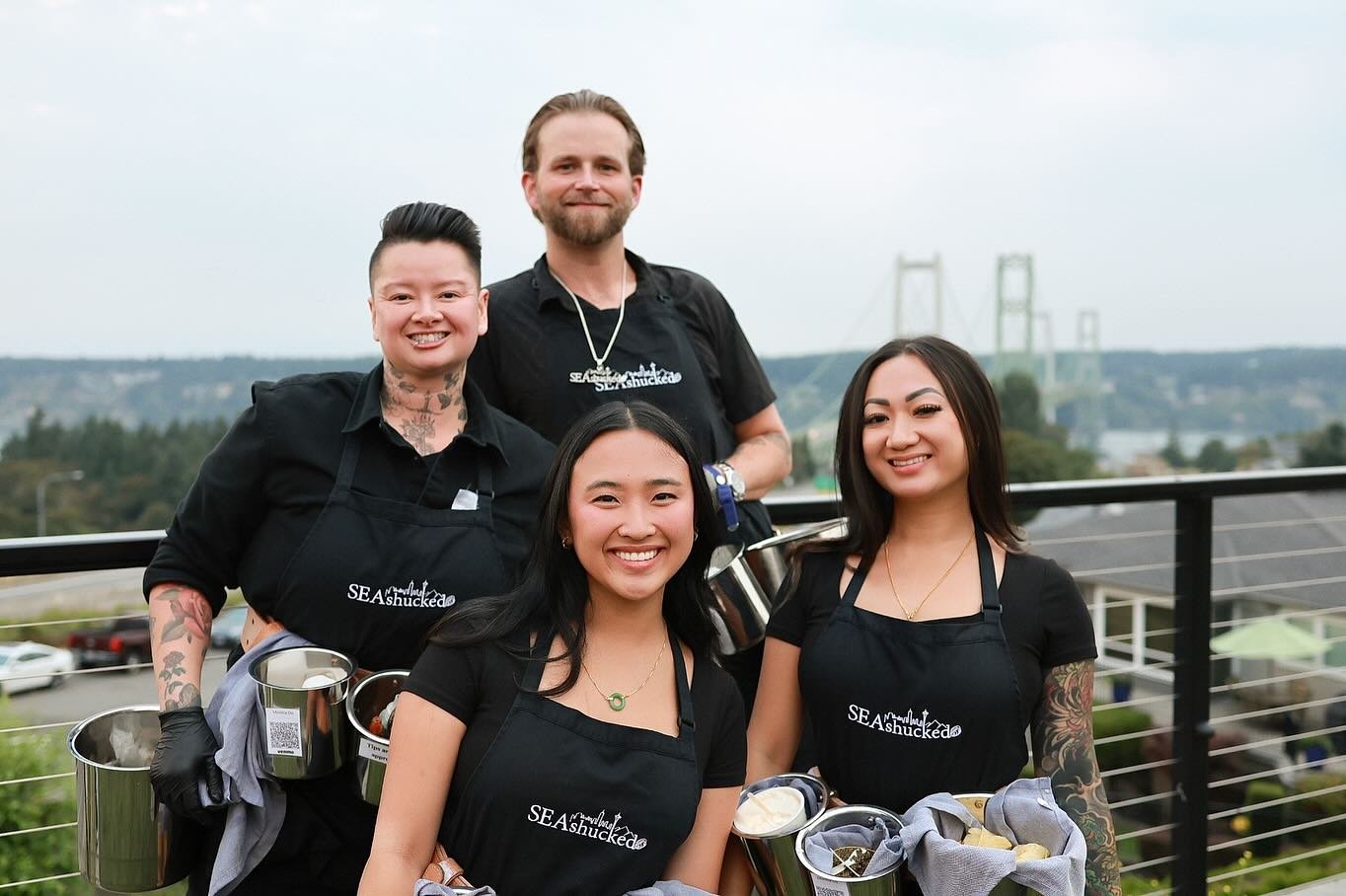 ✨ TBT to Summer &amp; Gorgeous Natural Light! ✨

This is your reminder that sometimes, the best setup is the simplest! Our Mobile Portrait Lounge specializes in stunning outdoor portraits, and we captured this look with zero fuss.

No props, no backd
