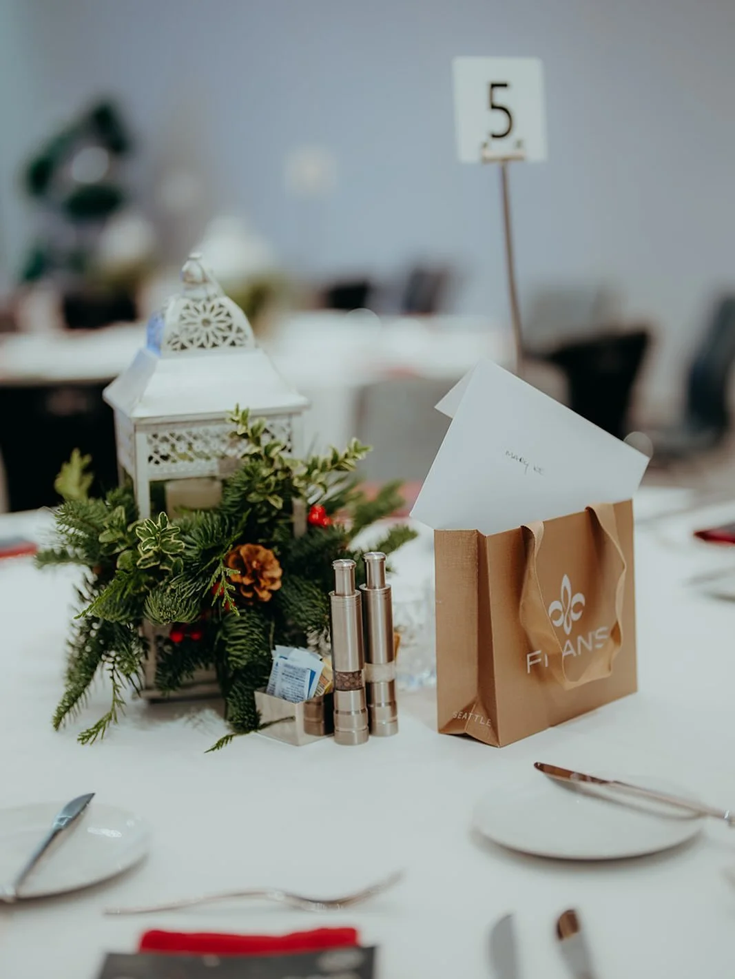 Celebrate the Winter Wonderland with the leadership team at illumio. We also provide onsite professional photographer for a comprehensive package 📸. 
@mistygreeneryfilms 
#thew #photobooth #bellevue #corporate #holidays #christmas #eventphtographer 