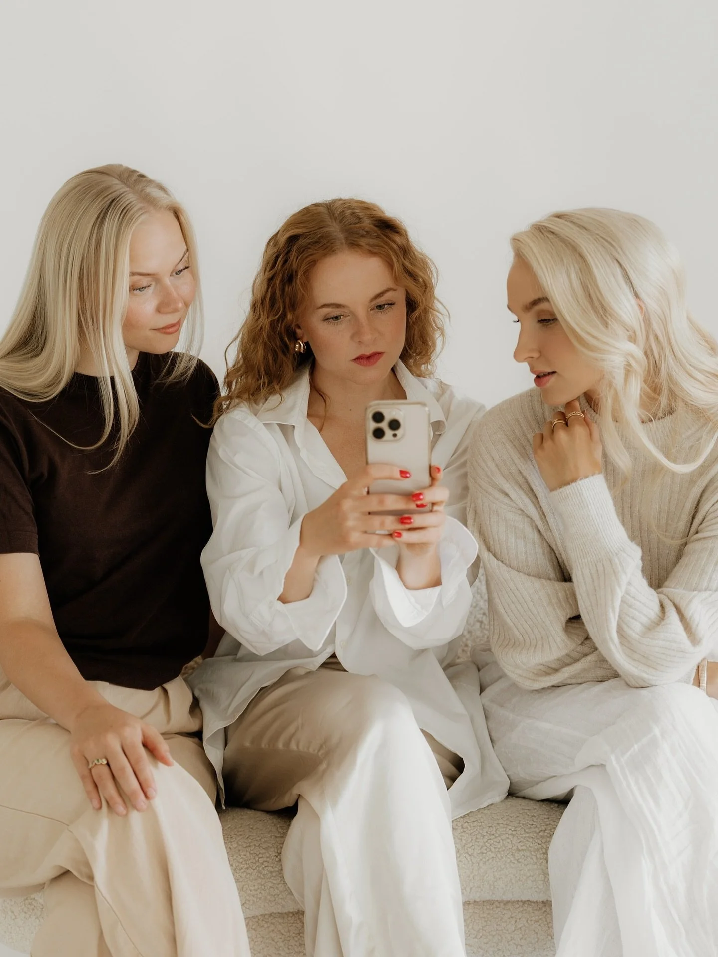 KUVAUSPAKETTIMME 🤳🏻🎞️
 Sisältävät aina -> 
• Suunnittelupalaveri
• Dokumentaarinen videokuvaus puhelimella
• 1 kuvaaja
• Upea 45sec videokooste päivästäsi
• Materiaalit toimitettuna vain