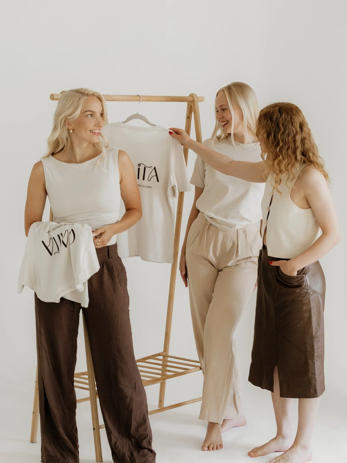 Pikaisia kuulumisia 💭
Tällä viikolla ollaan saatu ihan ekstrapaljon varauksia sekä tälle että ensi vuodelle – kiitos jokaisesta! 🤍 Meitä voi aina kysyä kuvamaan myös lyhyellä varoitusajalla 🎥 Suo