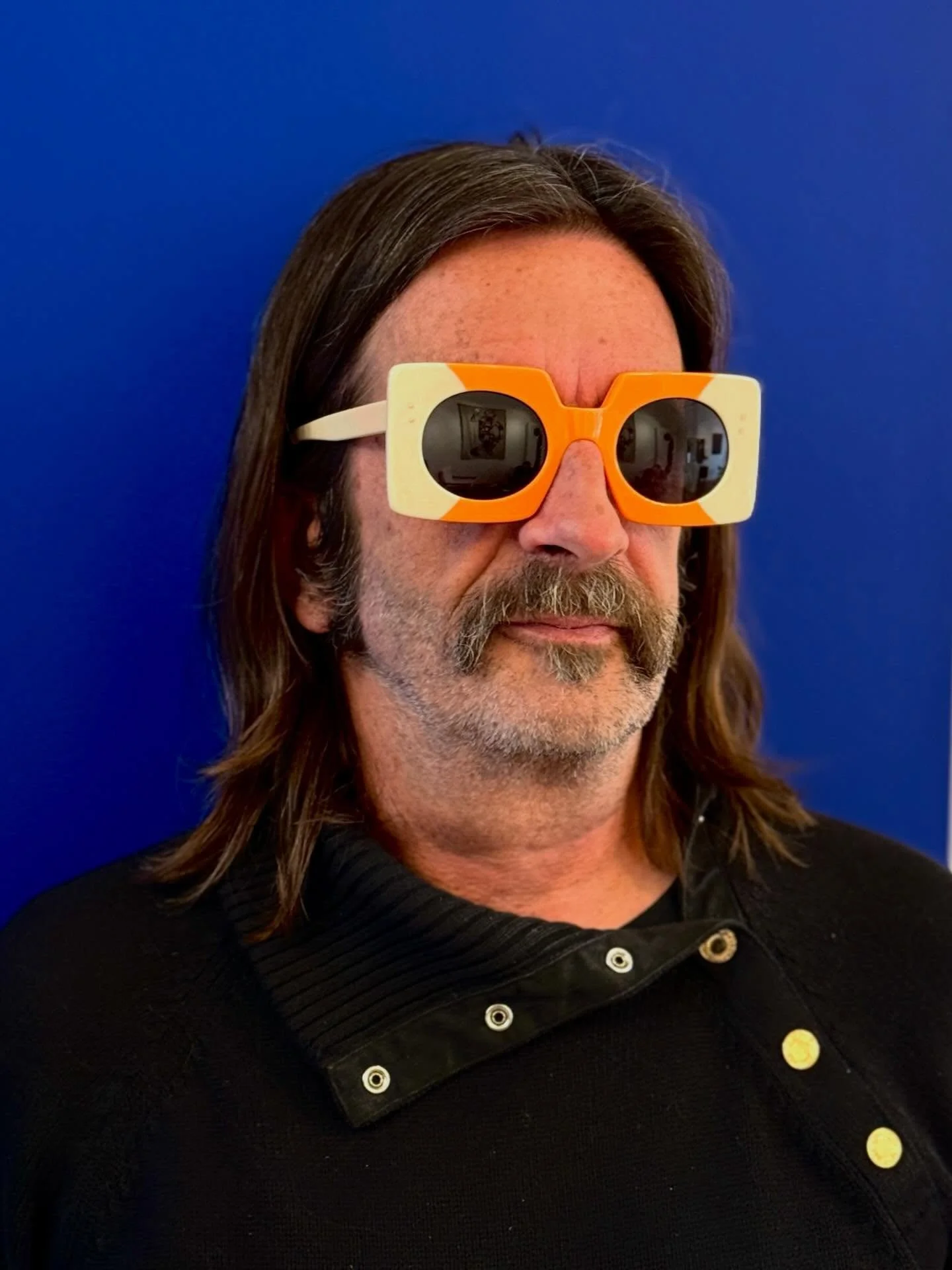 @vin_hubert , un look inimitable&hellip; pas besoin d&rsquo;attendre la retraite pour porter cette &acute;ICONE&rsquo; de Marmillon lunetier 😏.
#opticiens #brussels #opticians #sunglasses #fashion