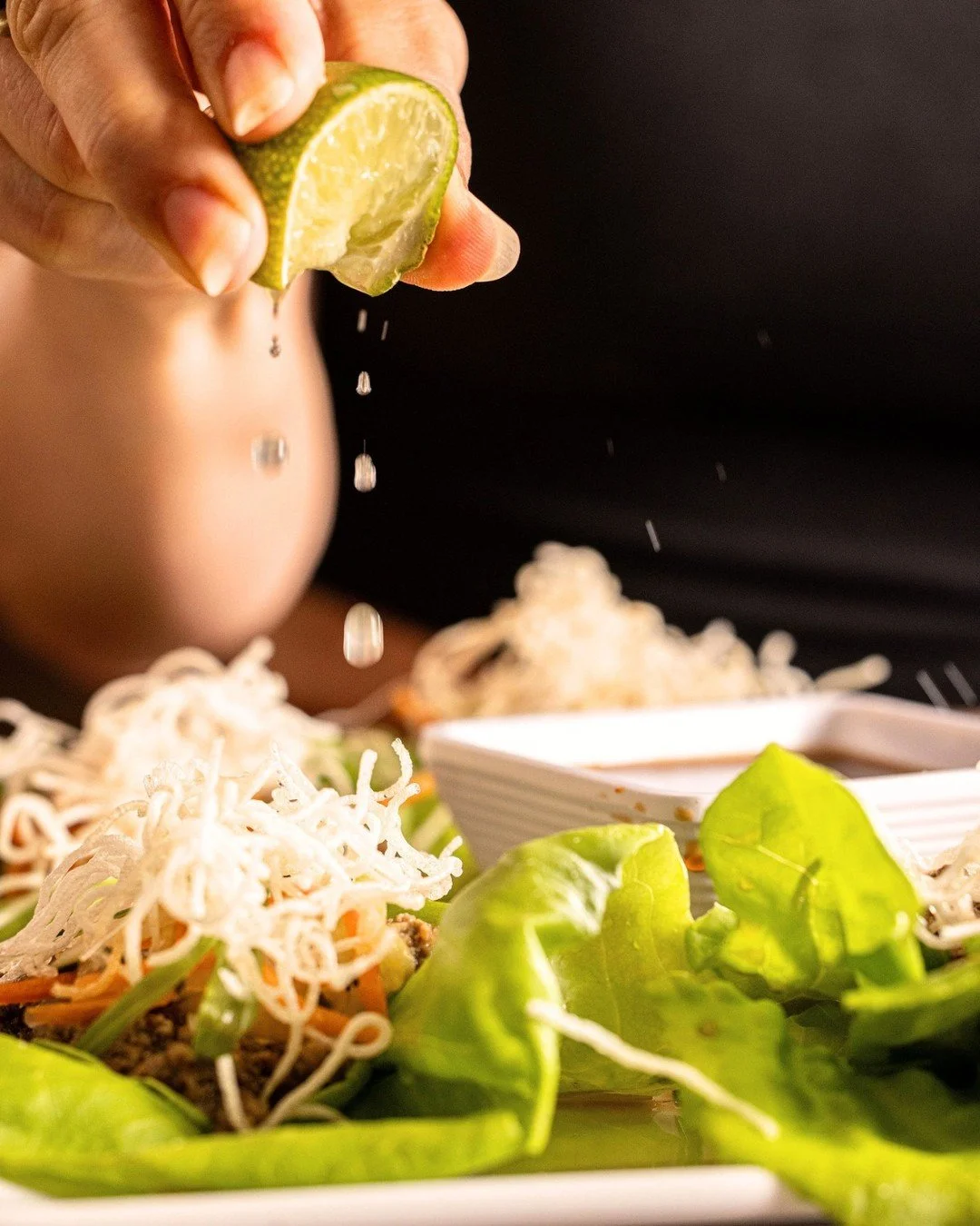 Don&rsquo;t underestimate the lettuce wrap 🥬🔥

Crisp butter lettuce filled with tender chicken, cucumbers, carrots, water chestnuts, and shiitake mushrooms, served with a sweet soy jus and topped with crispy rice sticks for extra crunch.

Light, fl