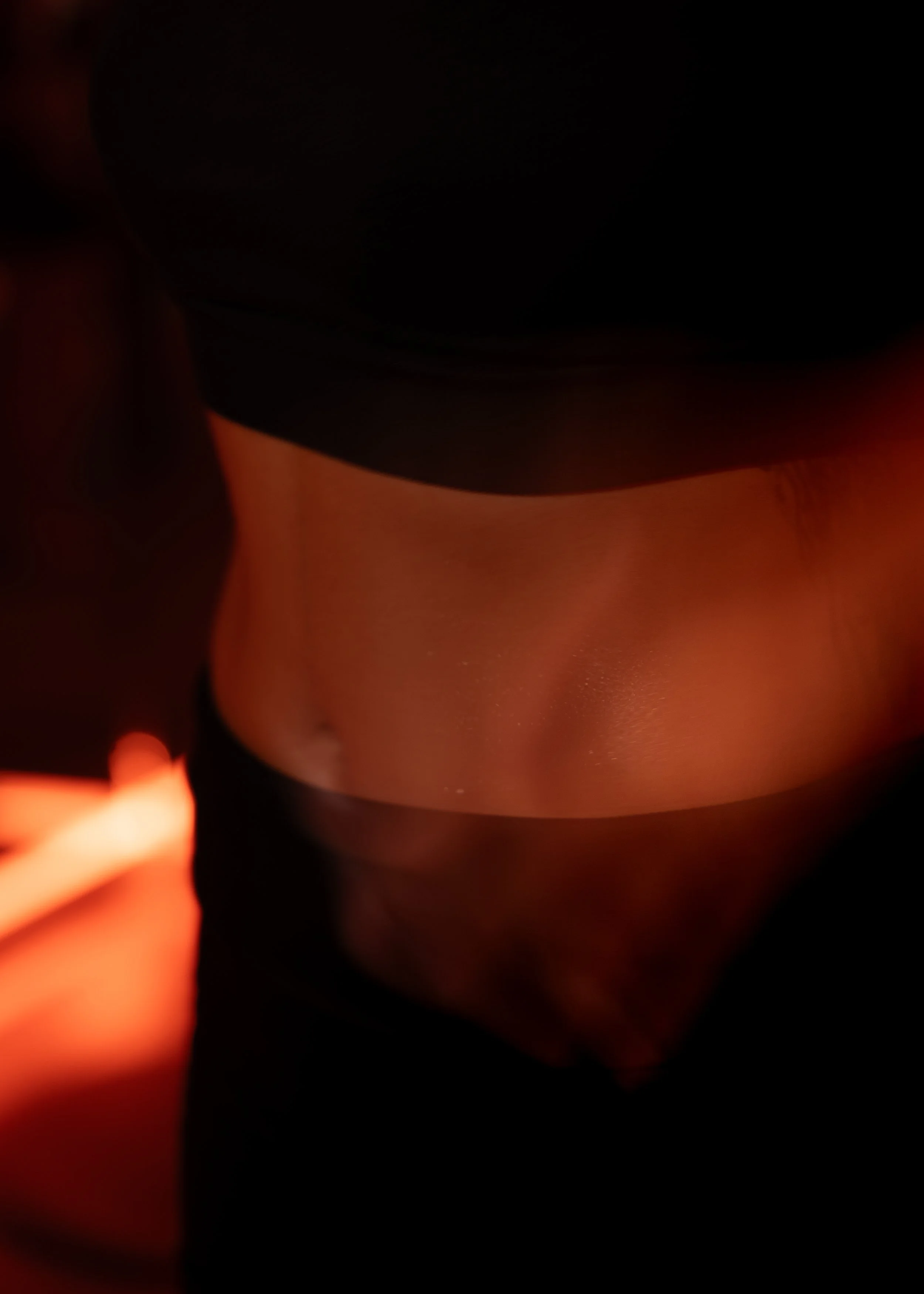 Hot pilates en calor en la ciudad de Pereira Colombia, para mejorar fuerza y movilidad.