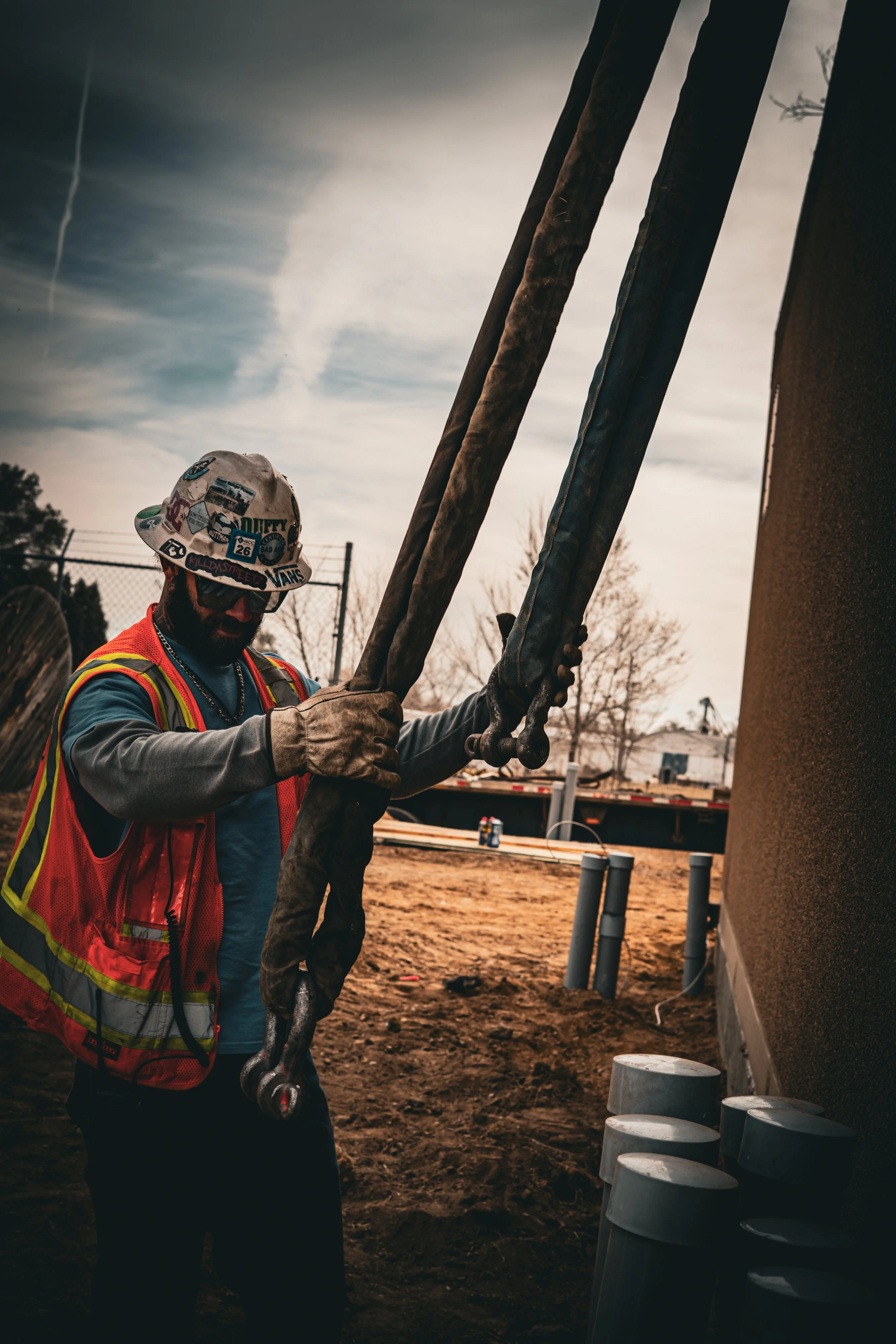 Crane Service - Man with Straps