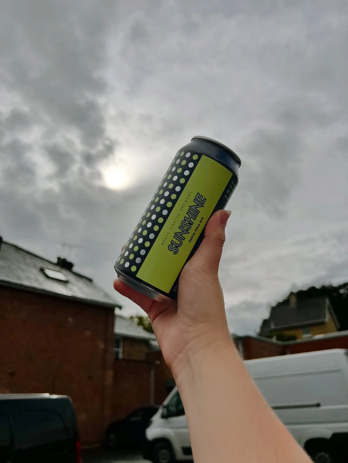 ✨SUNSHINE 6% IPA✨

Rumour has it, if we drink enough Sunshine IPA, the sun will come back out 👀 we&rsquo;re down to try it if you are! 

Sunshine IPA is available in cans and on keg, so you can contribute to the experiment at home or at the pub 🍻

