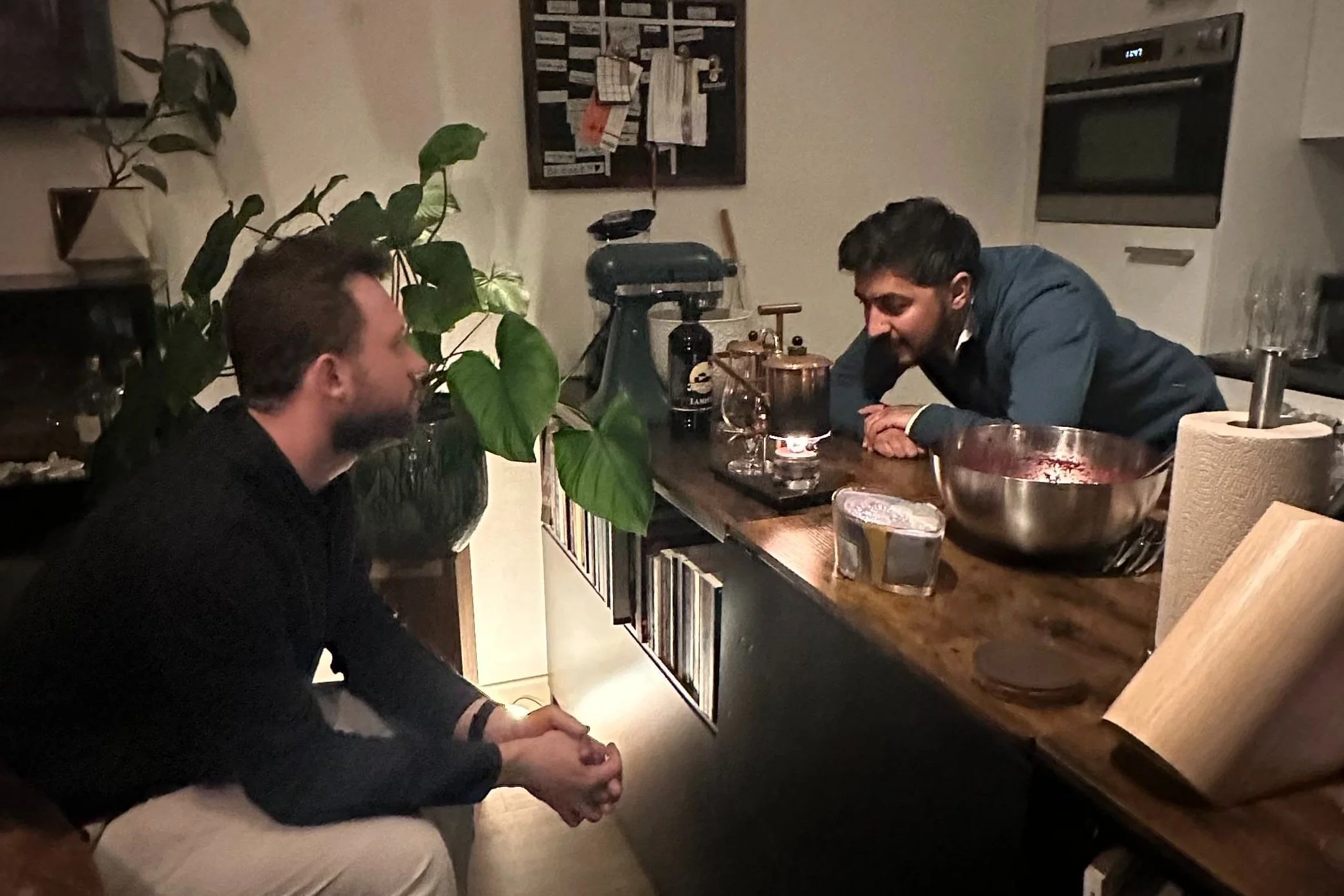 Coffee at home vs at the office: two worlds in one cup